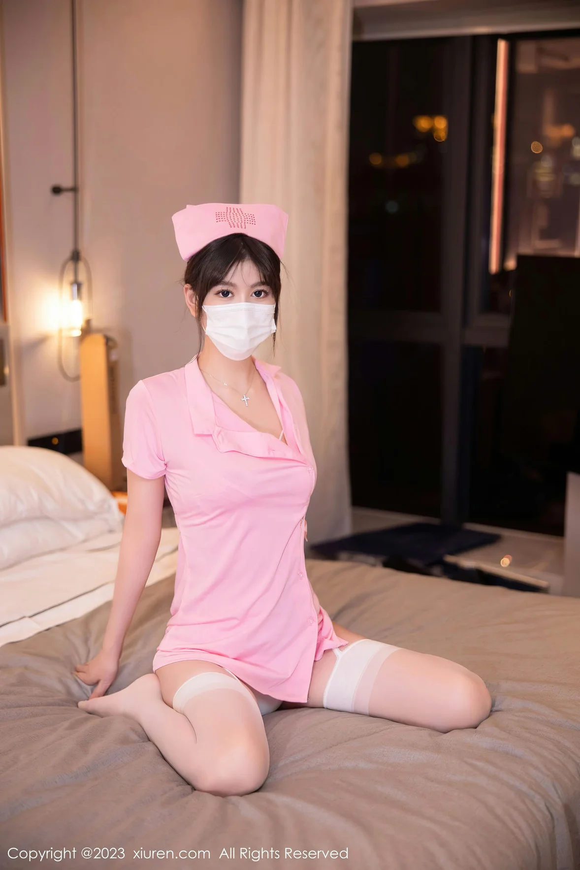  XiuRen 秀人 No.6910 李雅柔182CM 情趣护士服性感写真 [61P]第2张