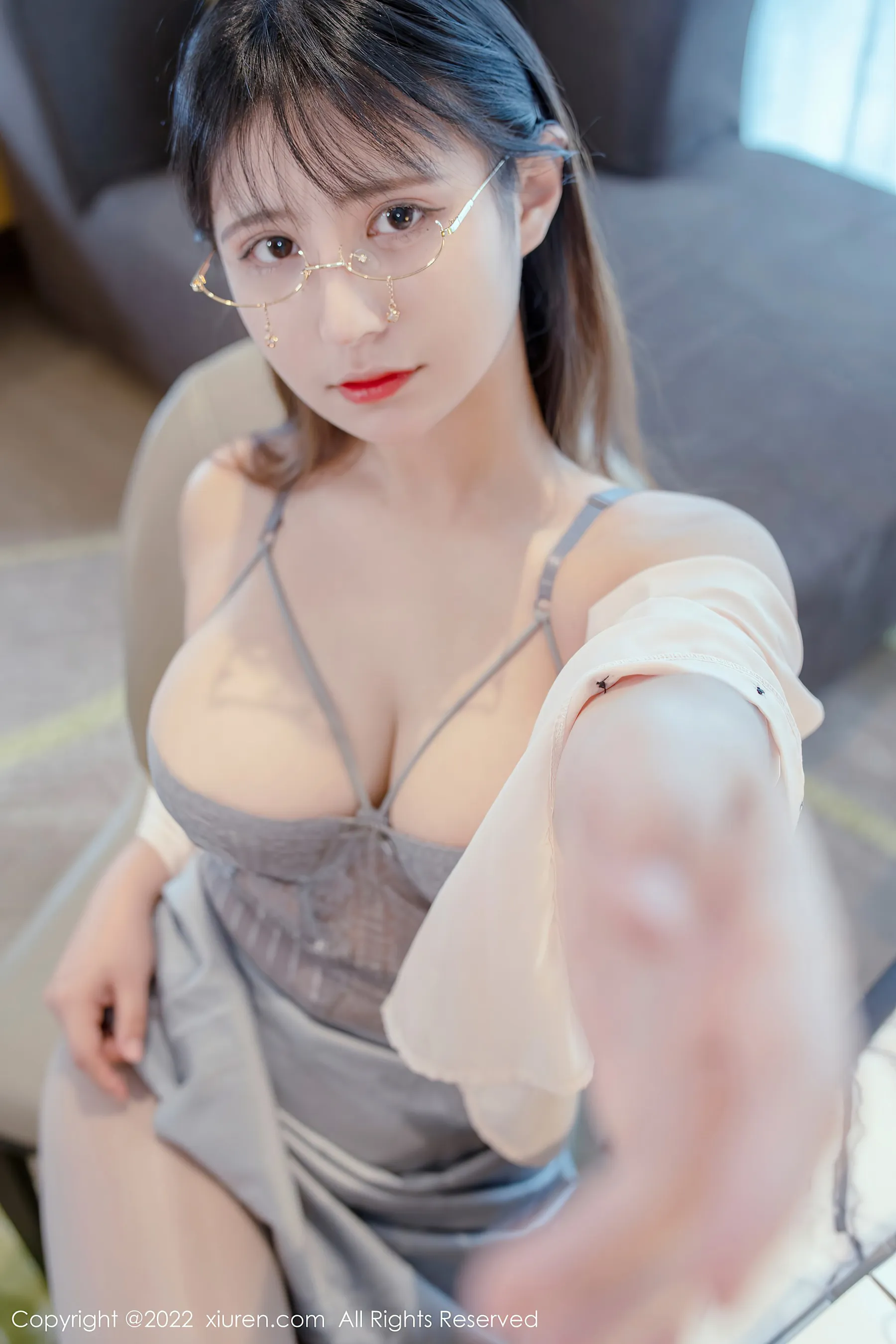  秀人网 No.4808 久久Aimee 可爱美乳妹子写真第3张