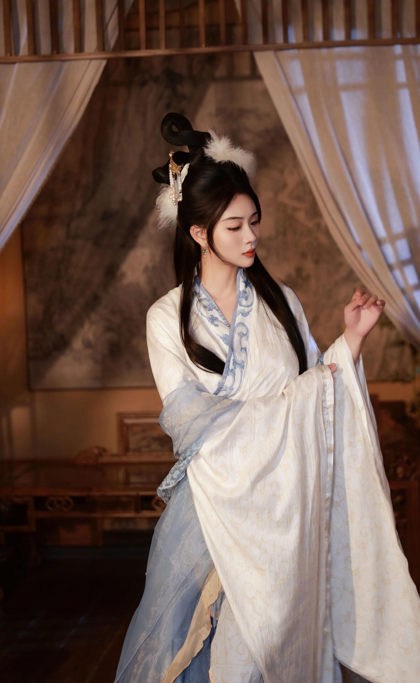  秀人网 No.10835 南乔 [75P]第2张