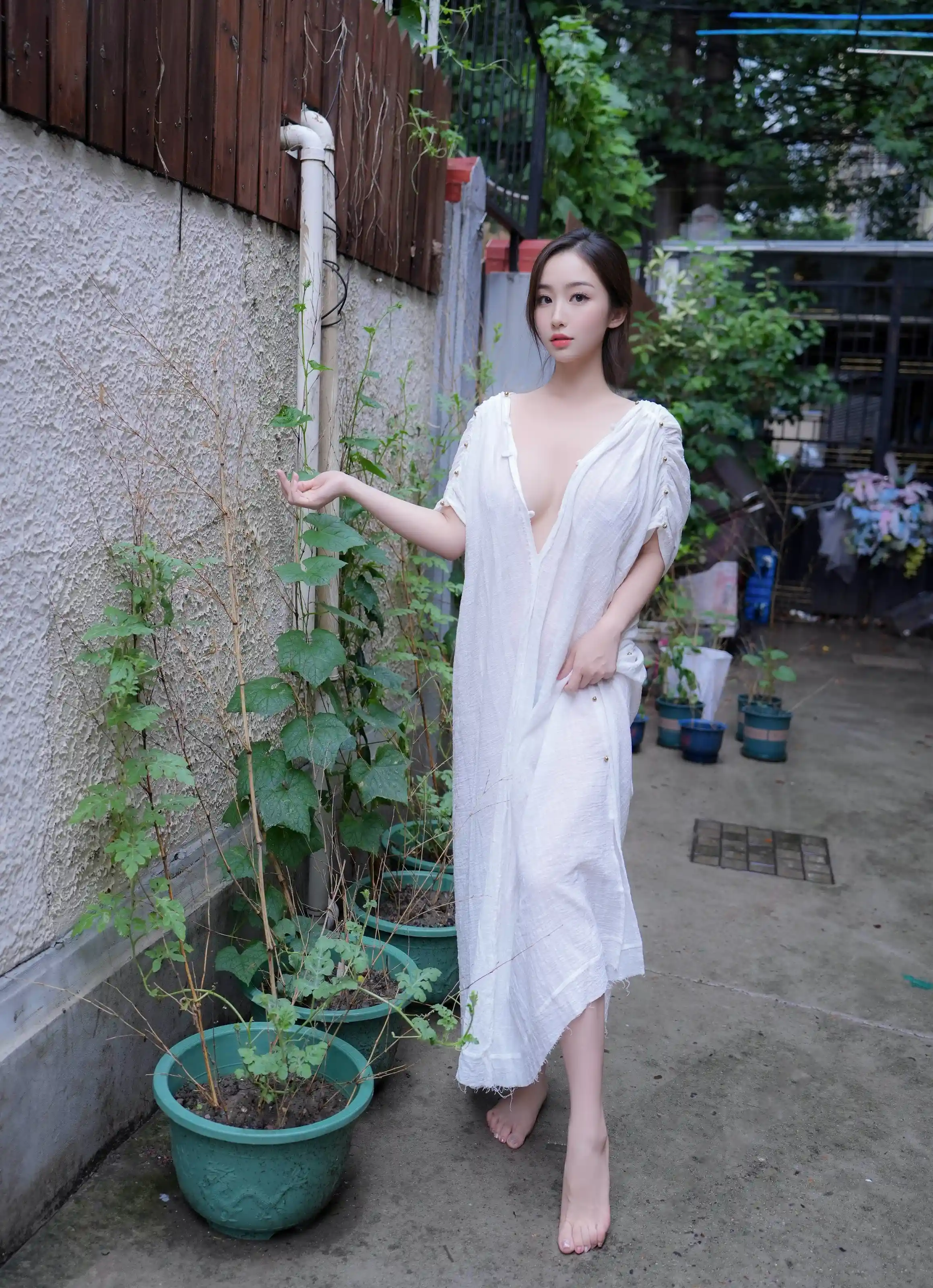  XiuRen 内购版 No.10603 楠芝 身着白色长裙的美女画家 [78P]第3张