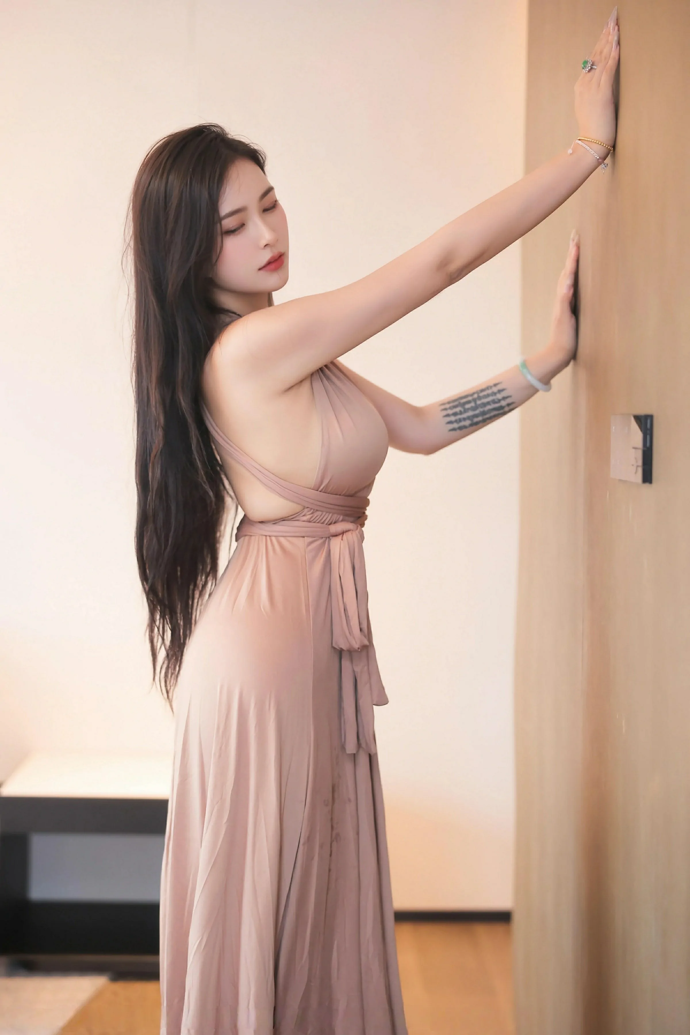  秀人网 No.10432 娜比 [87P]第2张