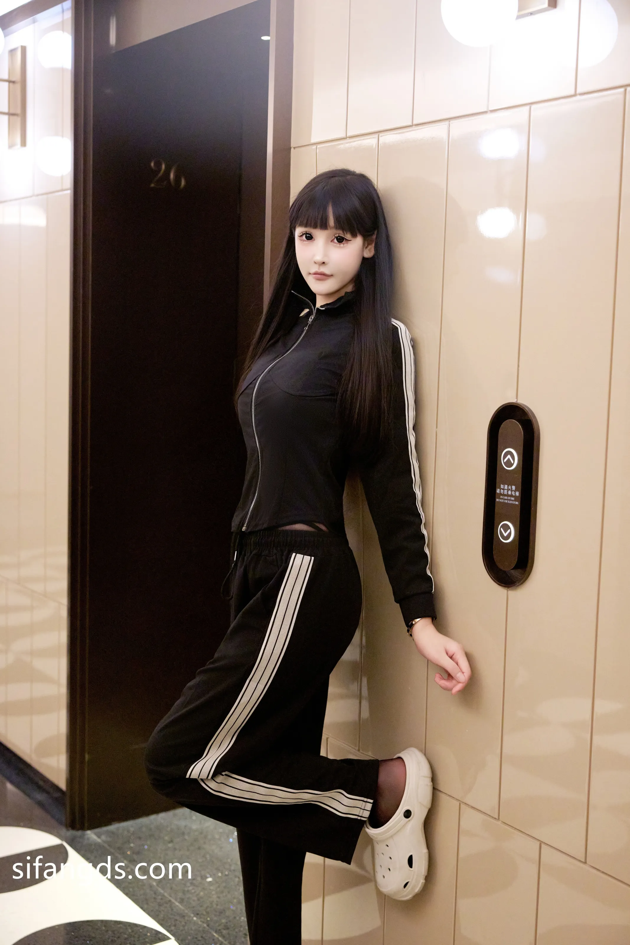  XiuRen 内购版 No.10482 智恩baby 裤里黑丝 [77P]第1张