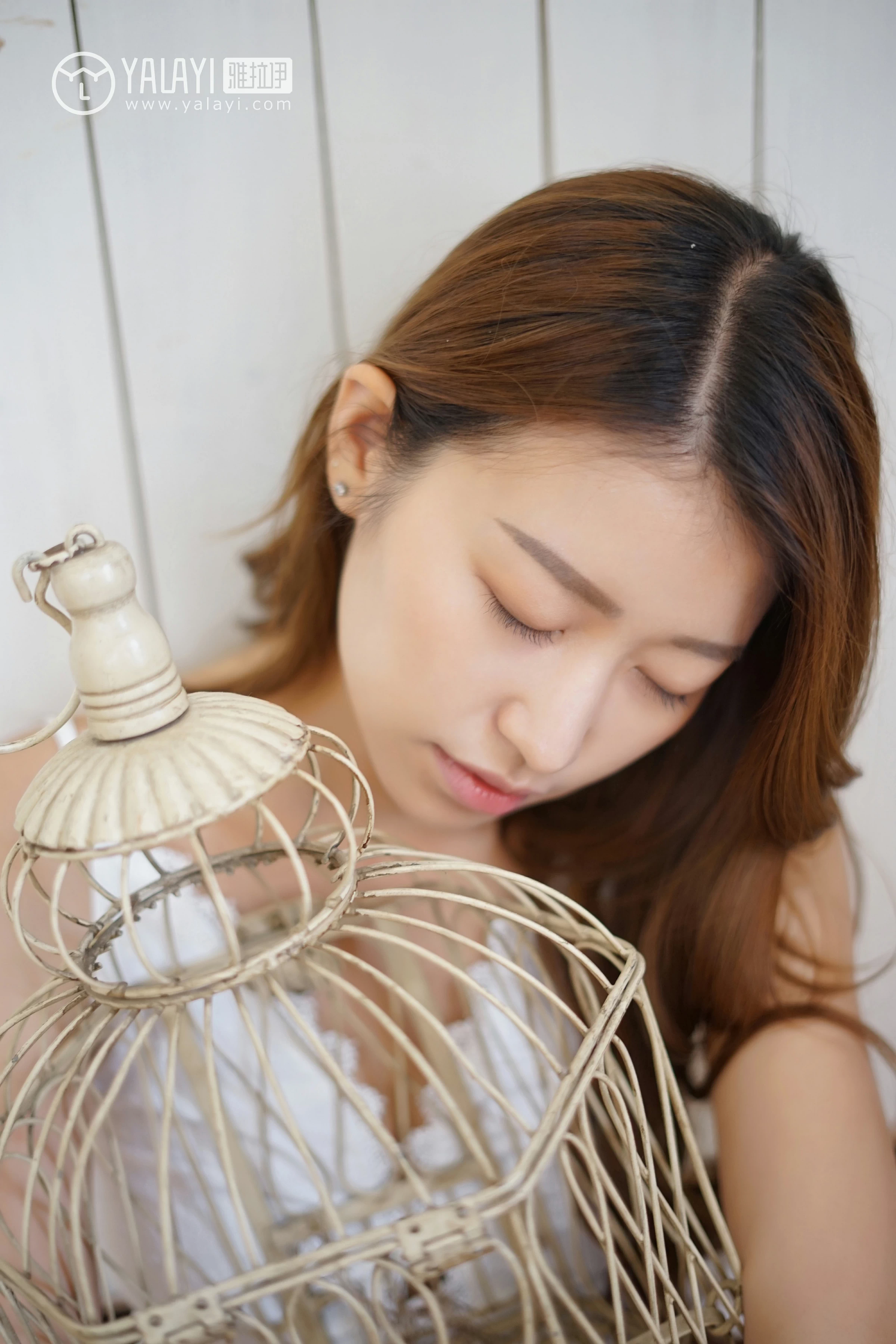 [YALAYI雅拉伊]NO.037 午后阳光 饰媛 白色吊带蕾丝连衣裙性感私房写真集第14张