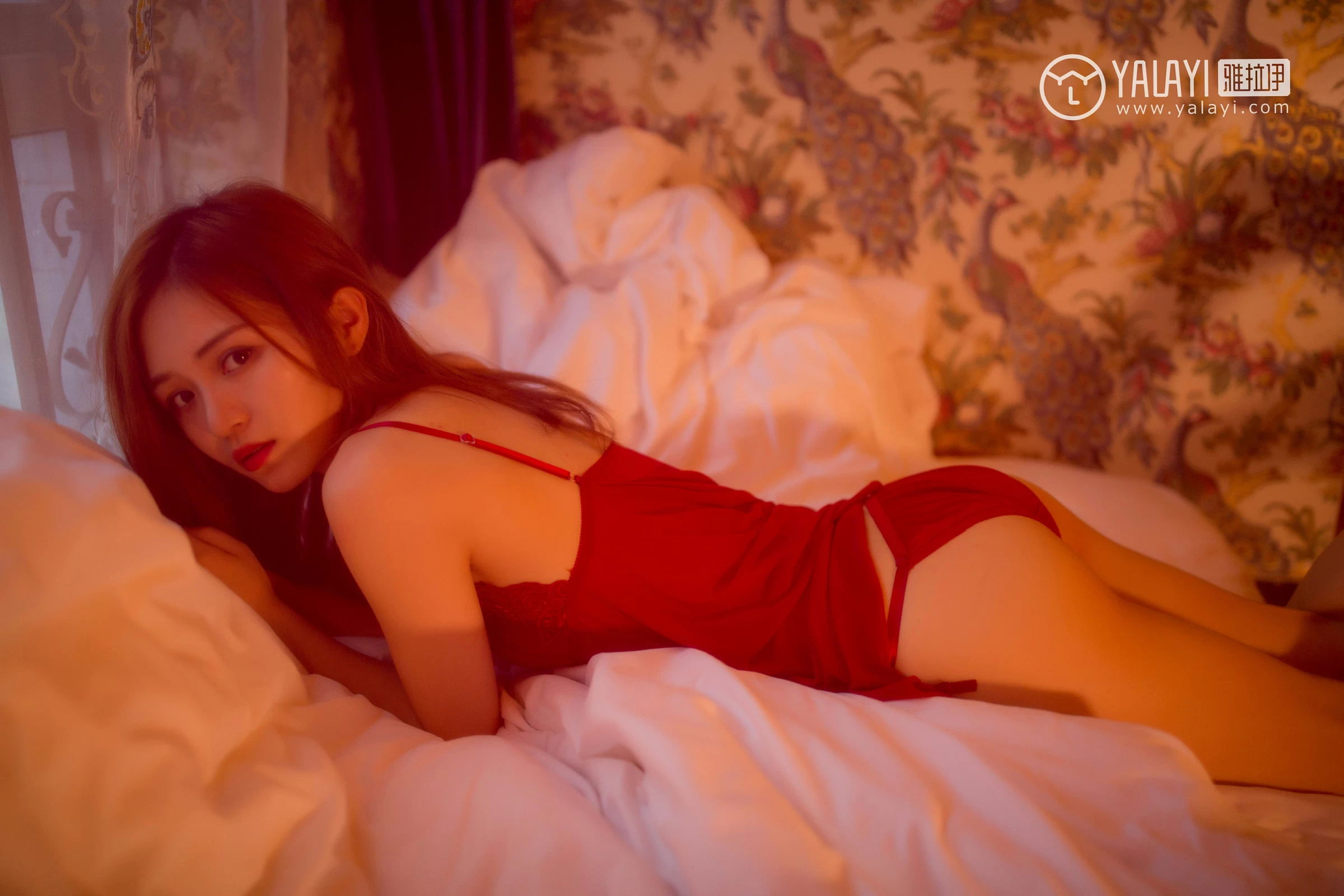 [YALAYI雅拉伊]NO.044 遗落红紗 赵欣怡 红色吊带蕾丝睡衣裙性感私房写真集第12张