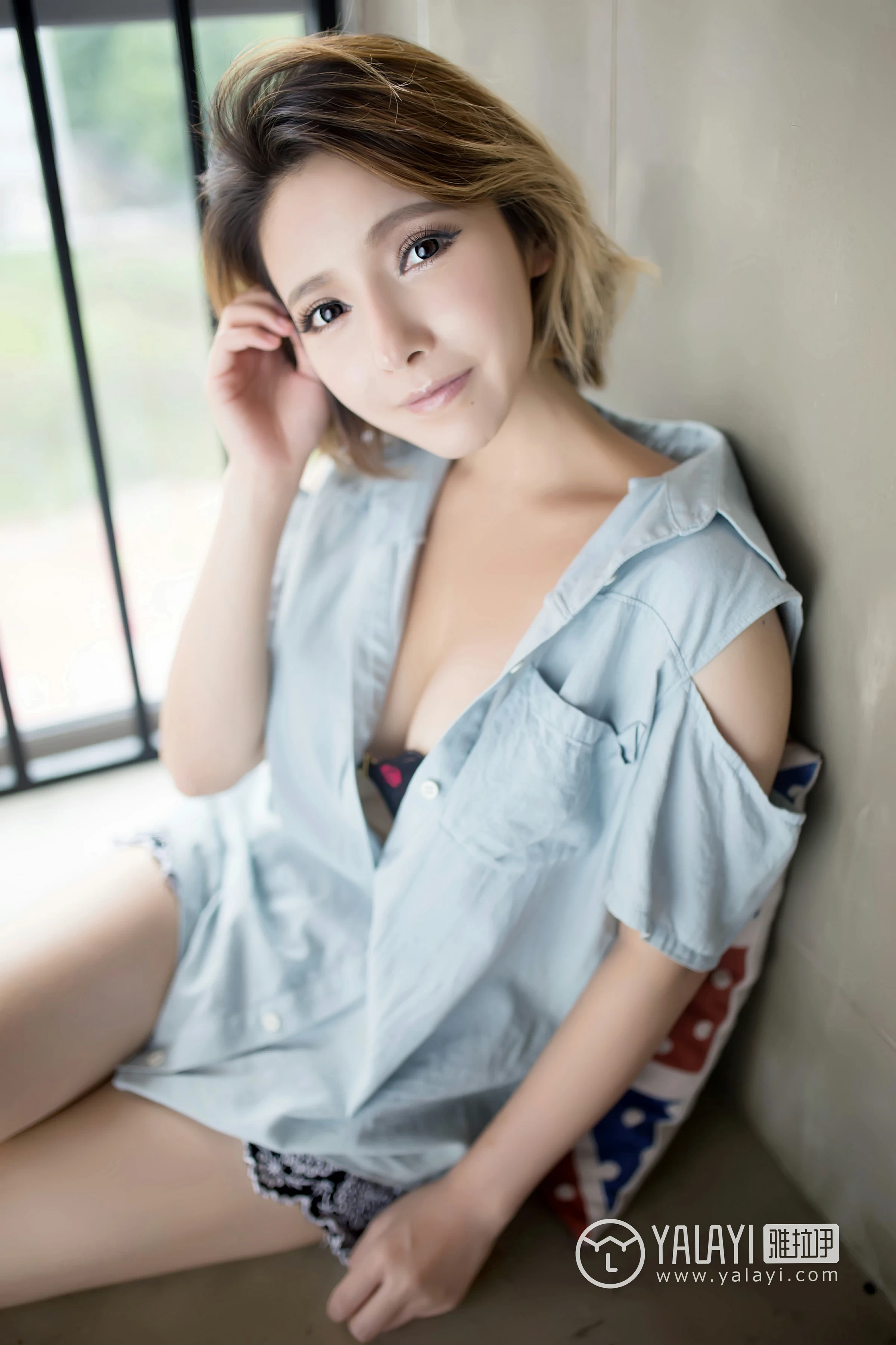 [YALAYI雅拉伊]NO.056 光明的幻象 悠悠酱 短袖衬衫与黑色内衣加蕾丝短裤性感私房写真集第4张