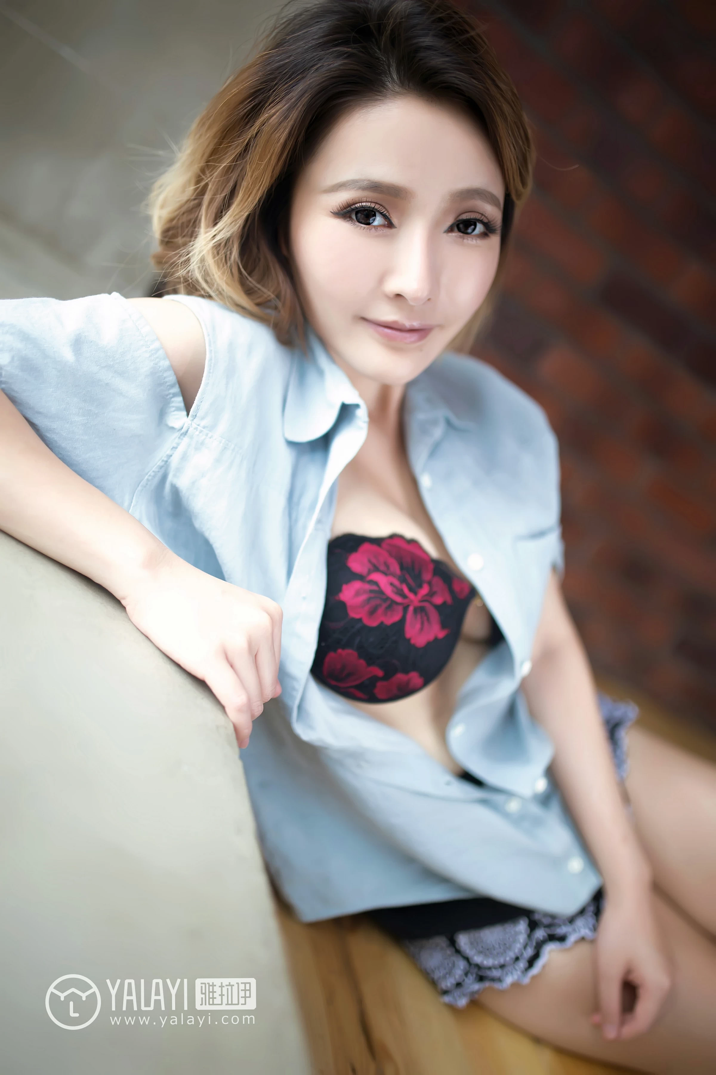 [YALAYI雅拉伊]NO.056 光明的幻象 悠悠酱 短袖衬衫与黑色内衣加蕾丝短裤性感私房写真集第11张