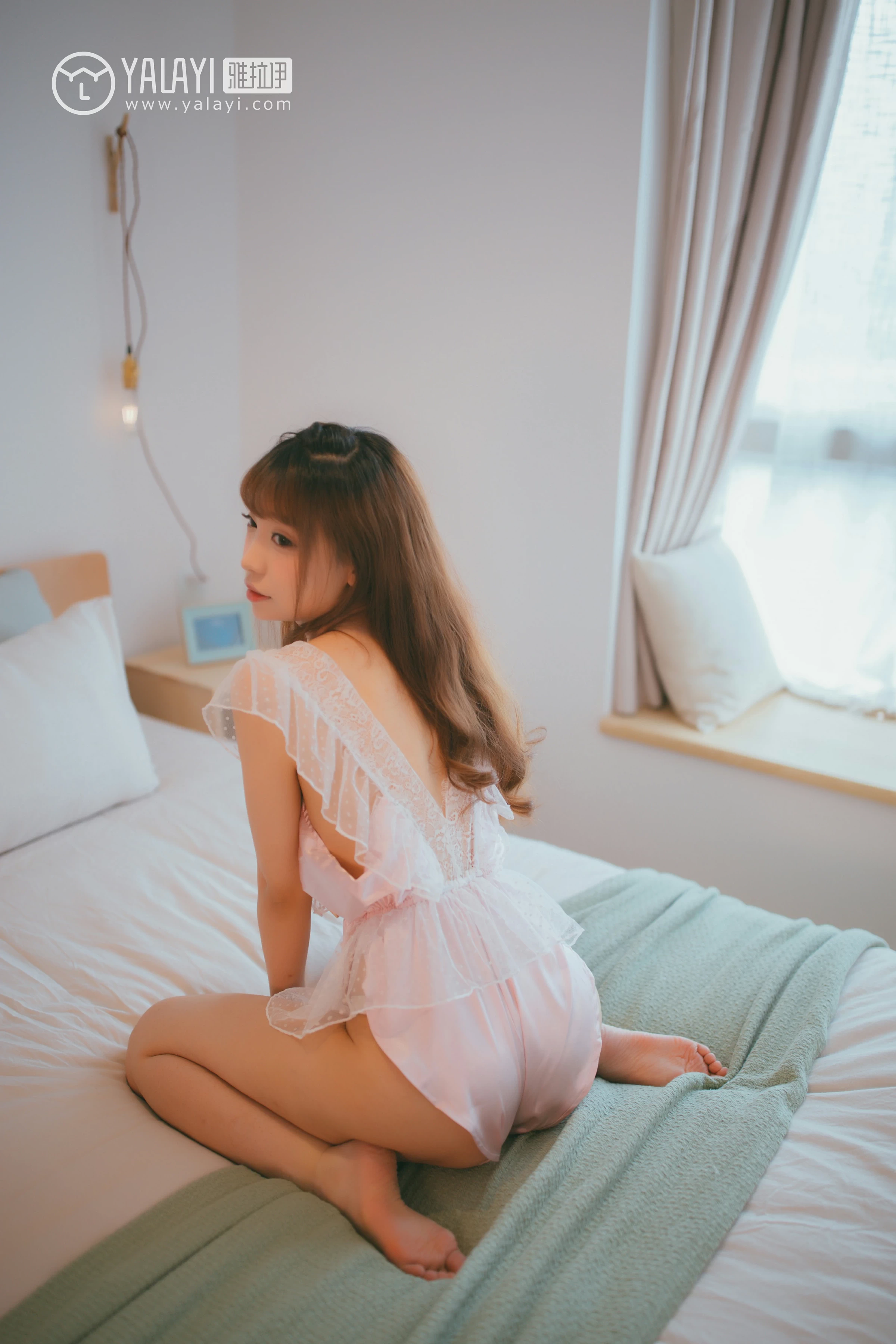 [YALAYI雅拉伊]NO.064 凝望 水花儿 透视情趣内衣与淡蓝色蕾丝睡衣性感私房写真集第4张