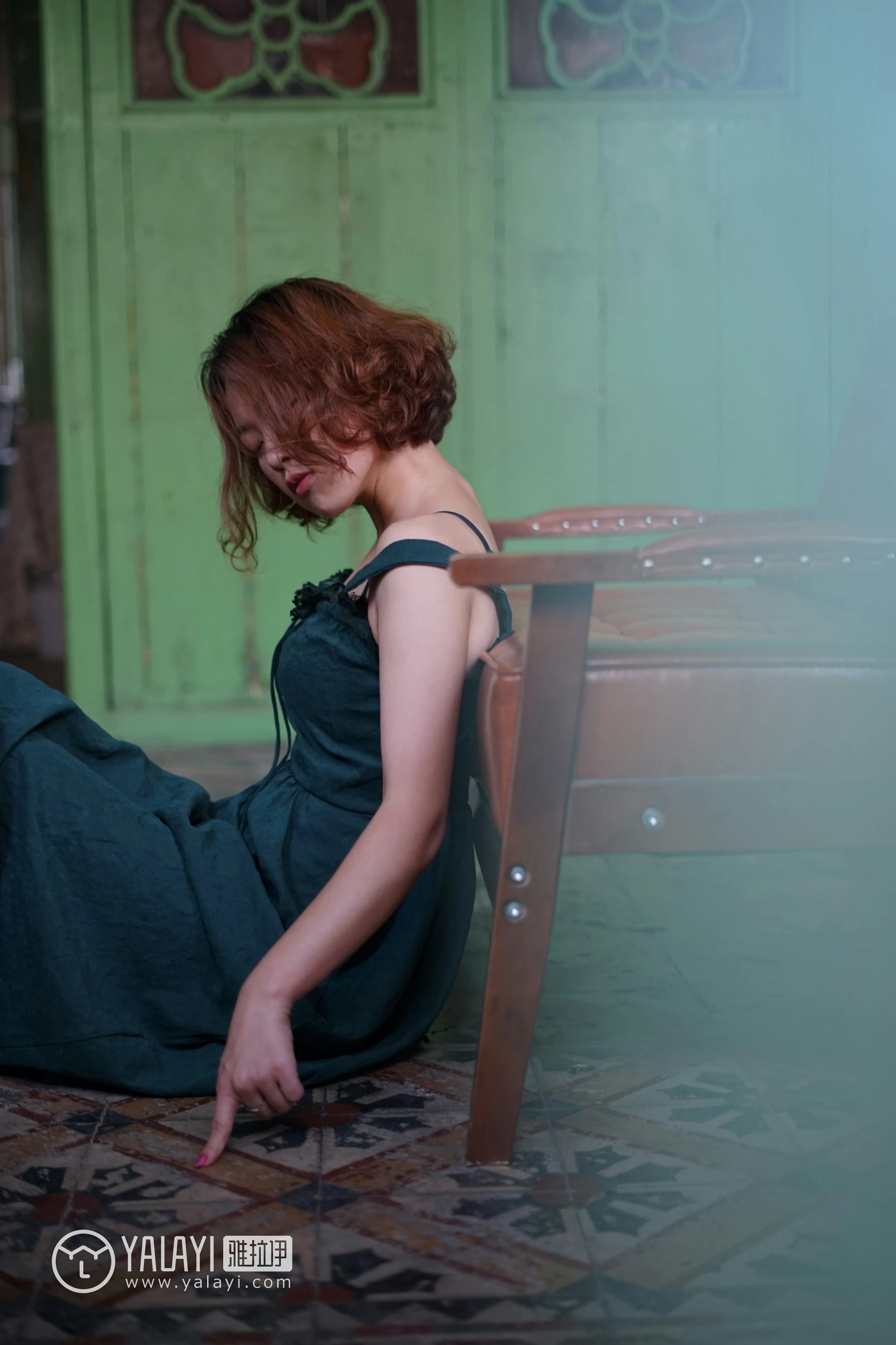[YALAYI雅拉伊]NO.078 任朝暮 泡芙 吊带连衣裙与黑色镂空睡衣加蕾丝内衣性感私房写真集第8张