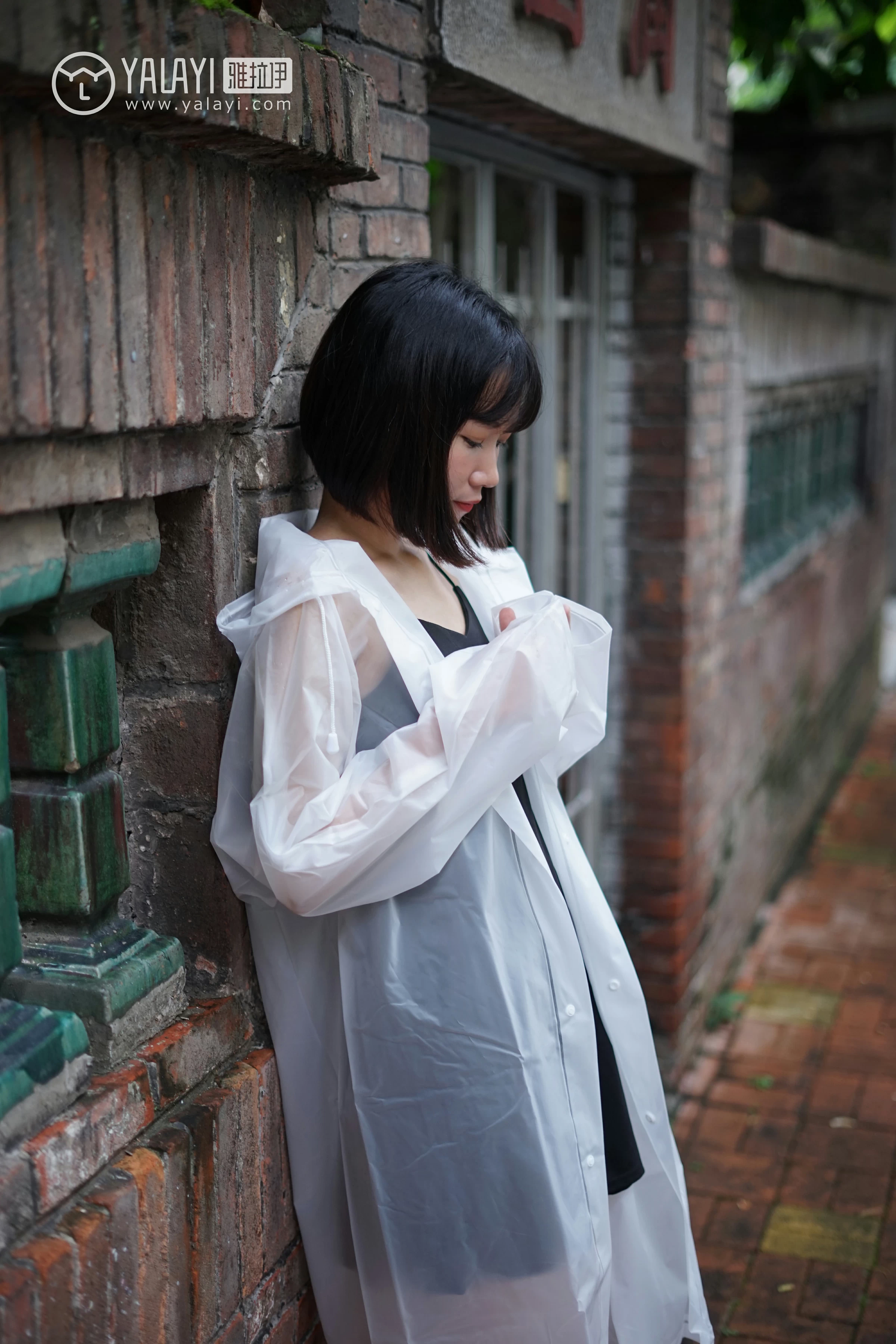 [YALAYI雅拉伊]NO.081 雨后晴空 公主小兔子 黑色吊带连衣裙与白色背心加短裤性感私房写真集第2张