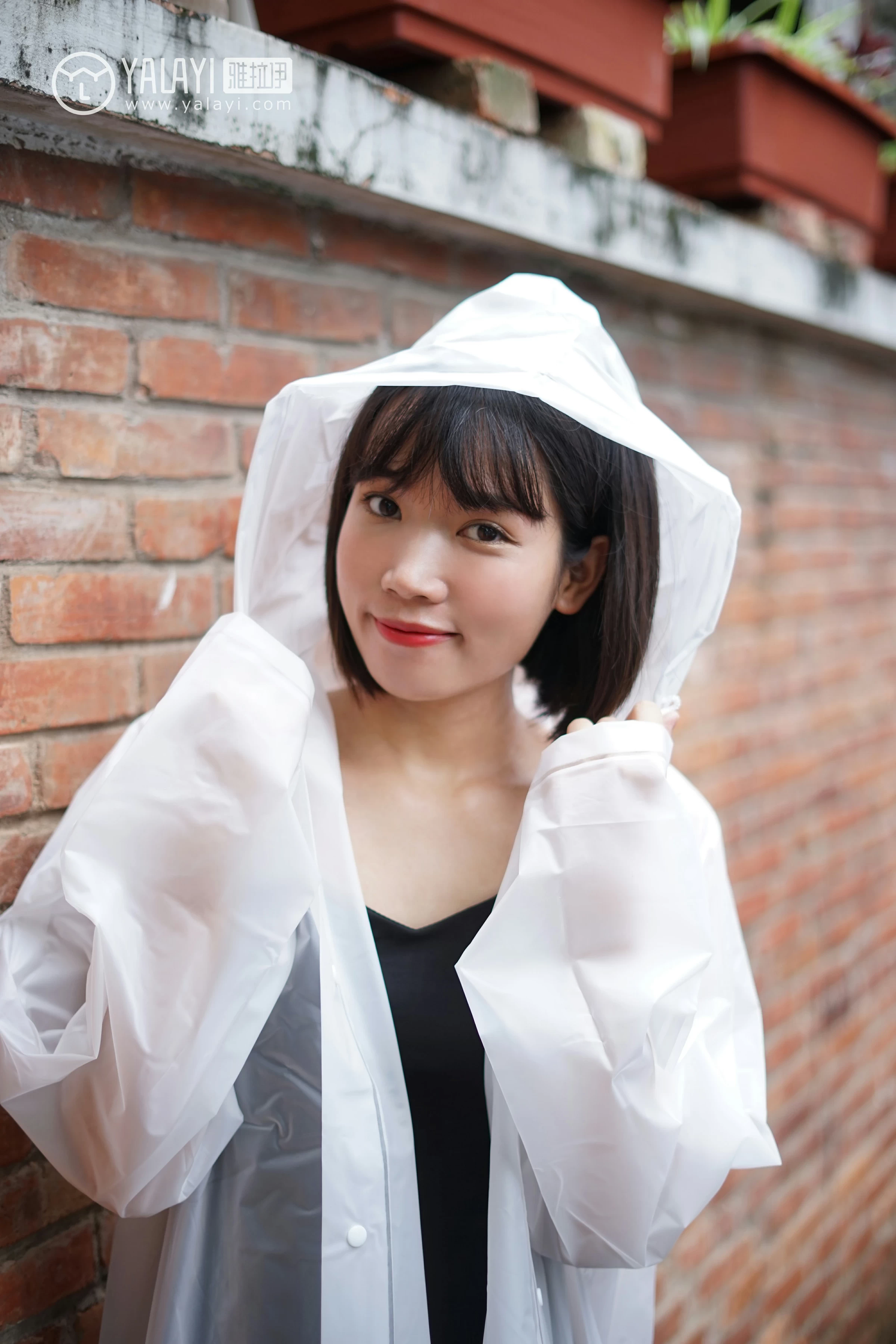 [YALAYI雅拉伊]NO.081 雨后晴空 公主小兔子 黑色吊带连衣裙与白色背心加短裤性感私房写真集第2张