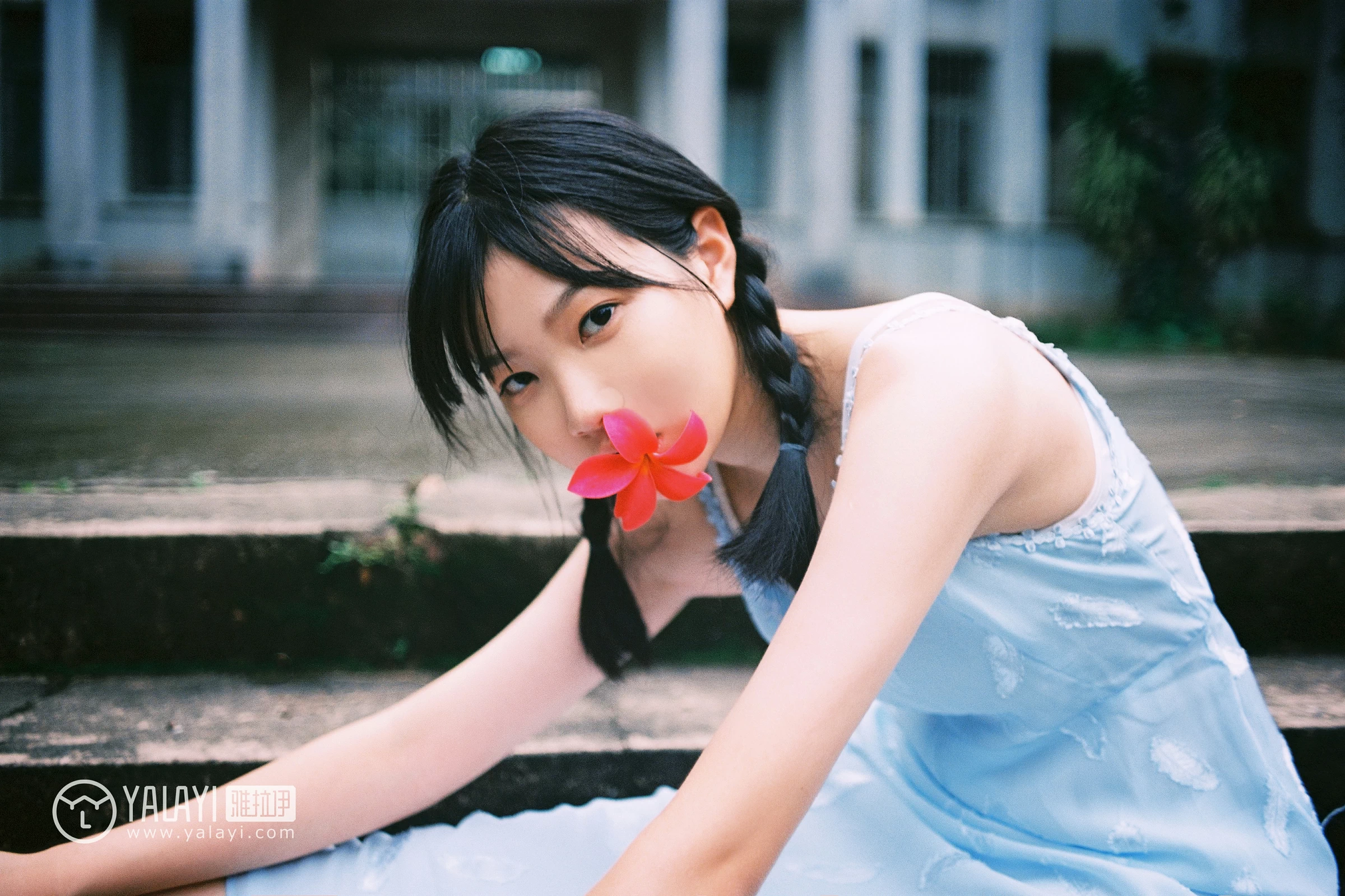 [YALAYI雅拉伊]NO.082 绿喜青花 Doubleyu 淡蓝色吊带连衣裙清纯可爱私房写真集第6张