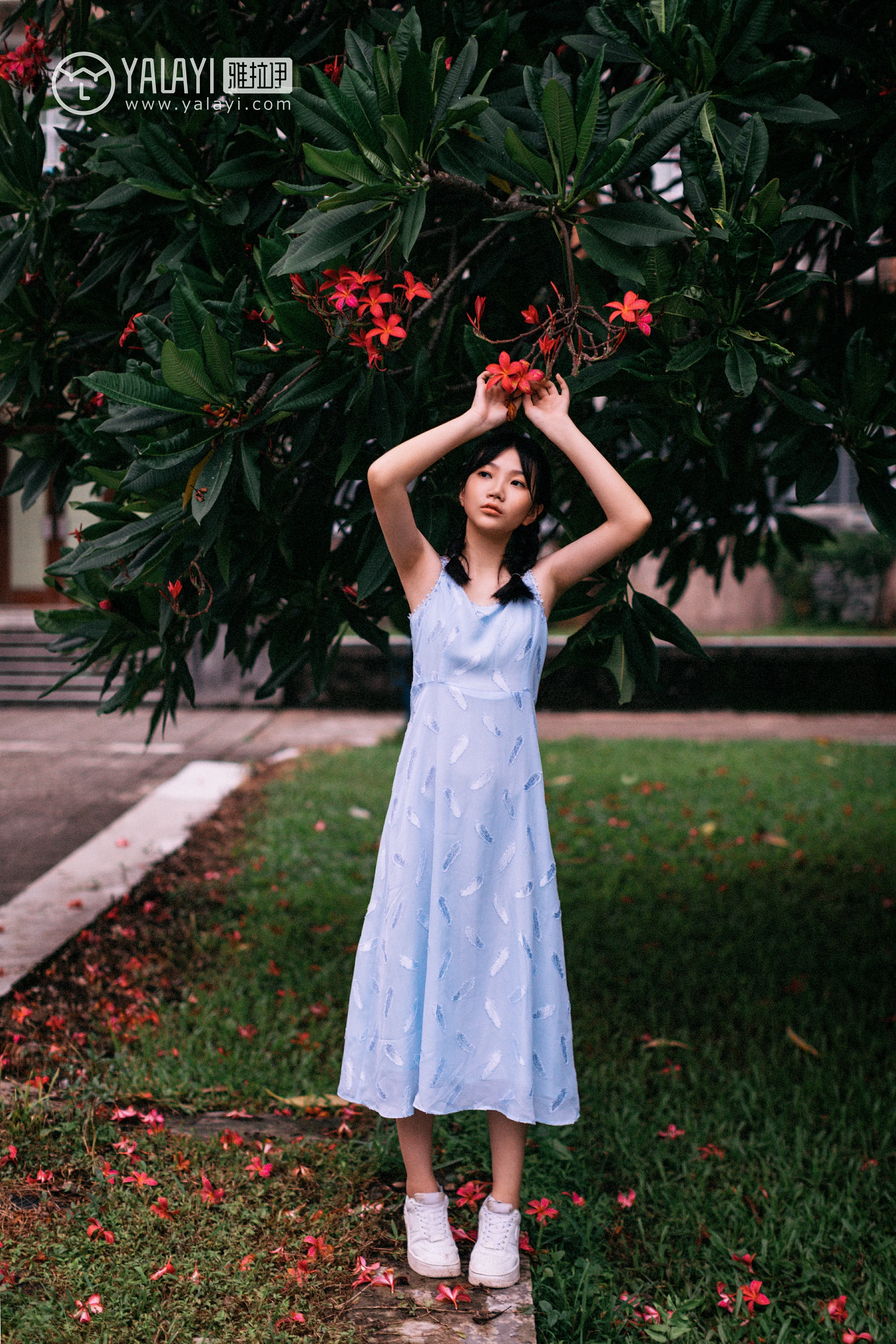 [YALAYI雅拉伊]NO.082 绿喜青花 Doubleyu 淡蓝色吊带连衣裙清纯可爱私房写真集第14张