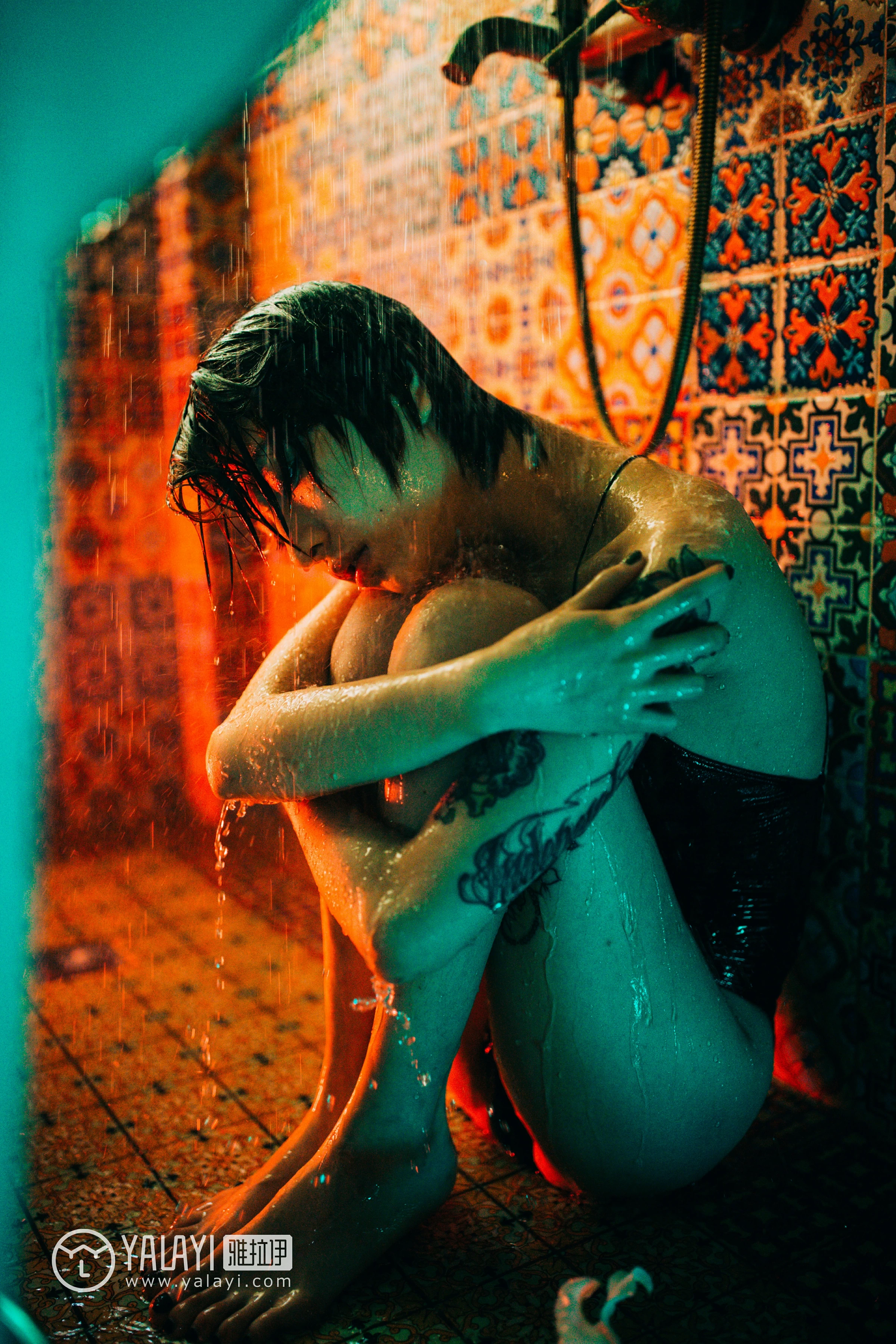 [YALAYI雅拉伊]NO.085 光 李木木 黑色连体比基尼泳装湿身诱惑性感私房写真集第12张