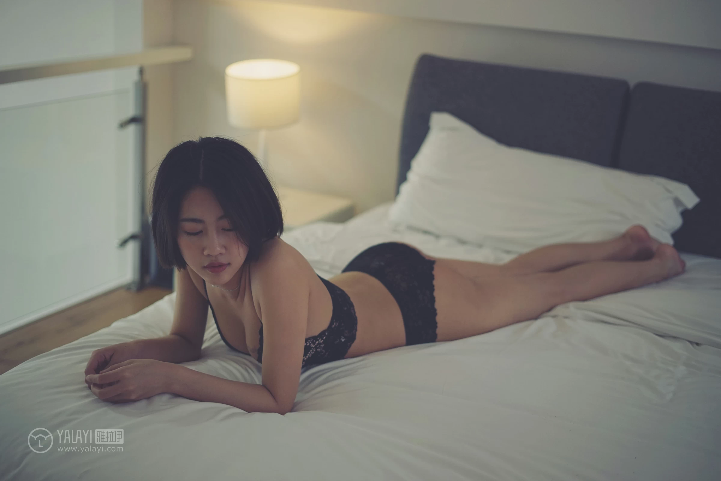 [YALAYI雅拉伊]NO.087 灯暖衣轻 肖萧 白色短袖加黑色透视蕾丝内衣性感私房写真集第5张