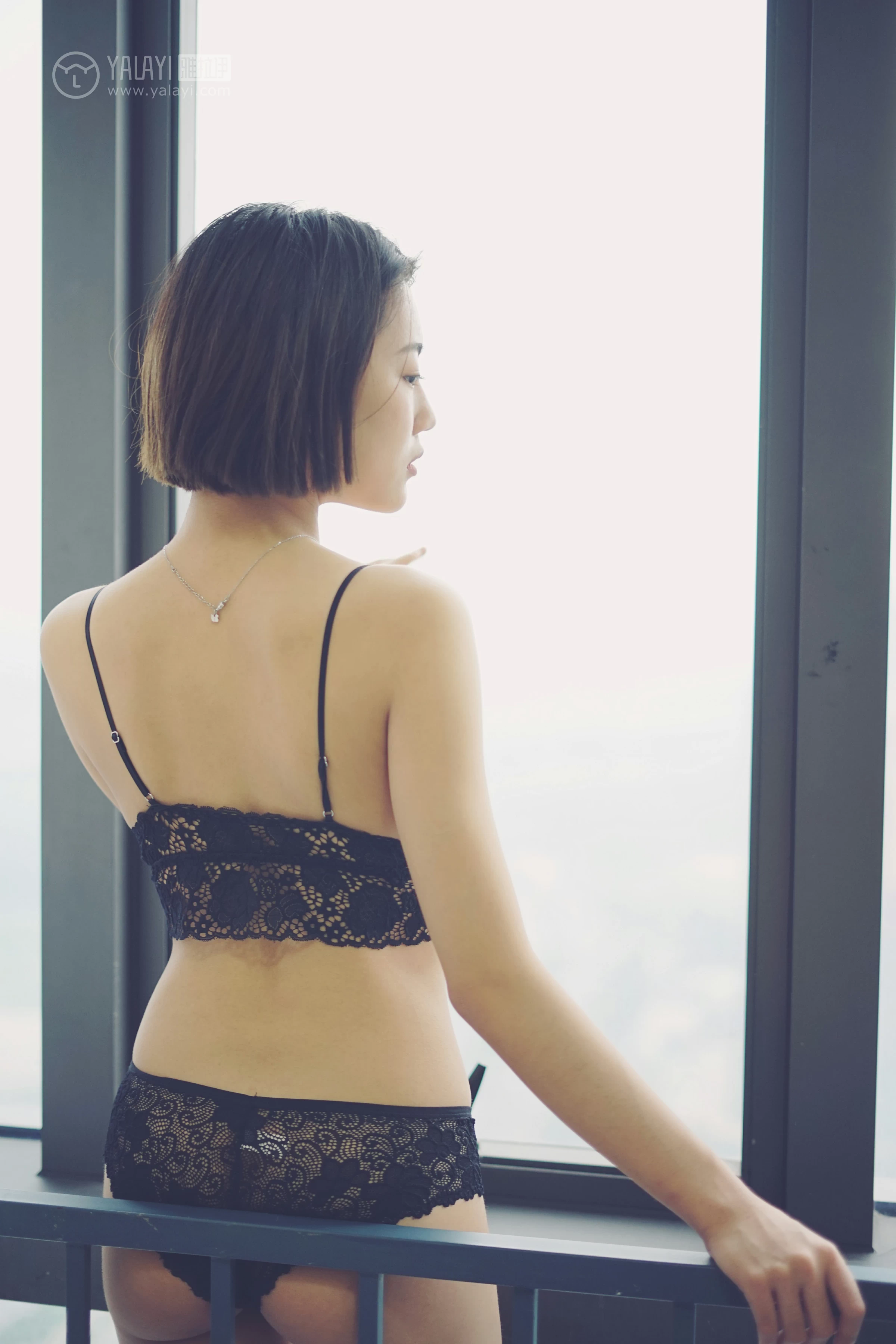 [YALAYI雅拉伊]NO.087 灯暖衣轻 肖萧 白色短袖加黑色透视蕾丝内衣性感私房写真集第9张