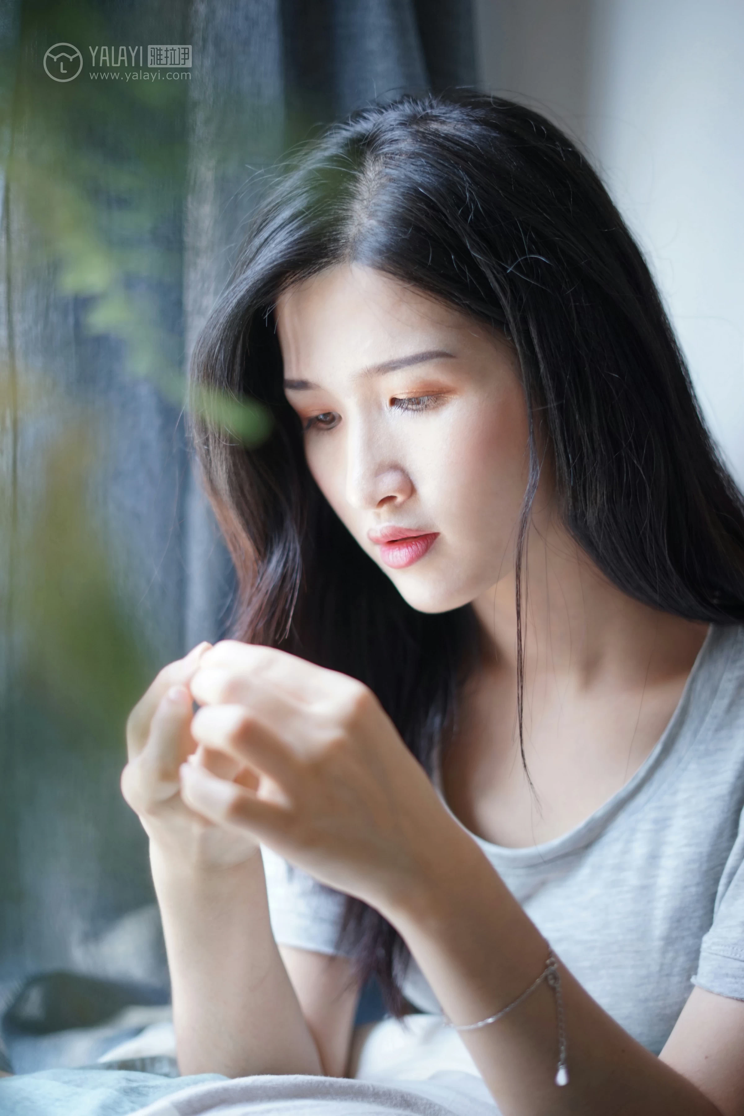 [YALAYI雅拉伊]NO.096 灰色渐白 塔塔 灰色短袖加灰色内衣性感私房写真集第3张