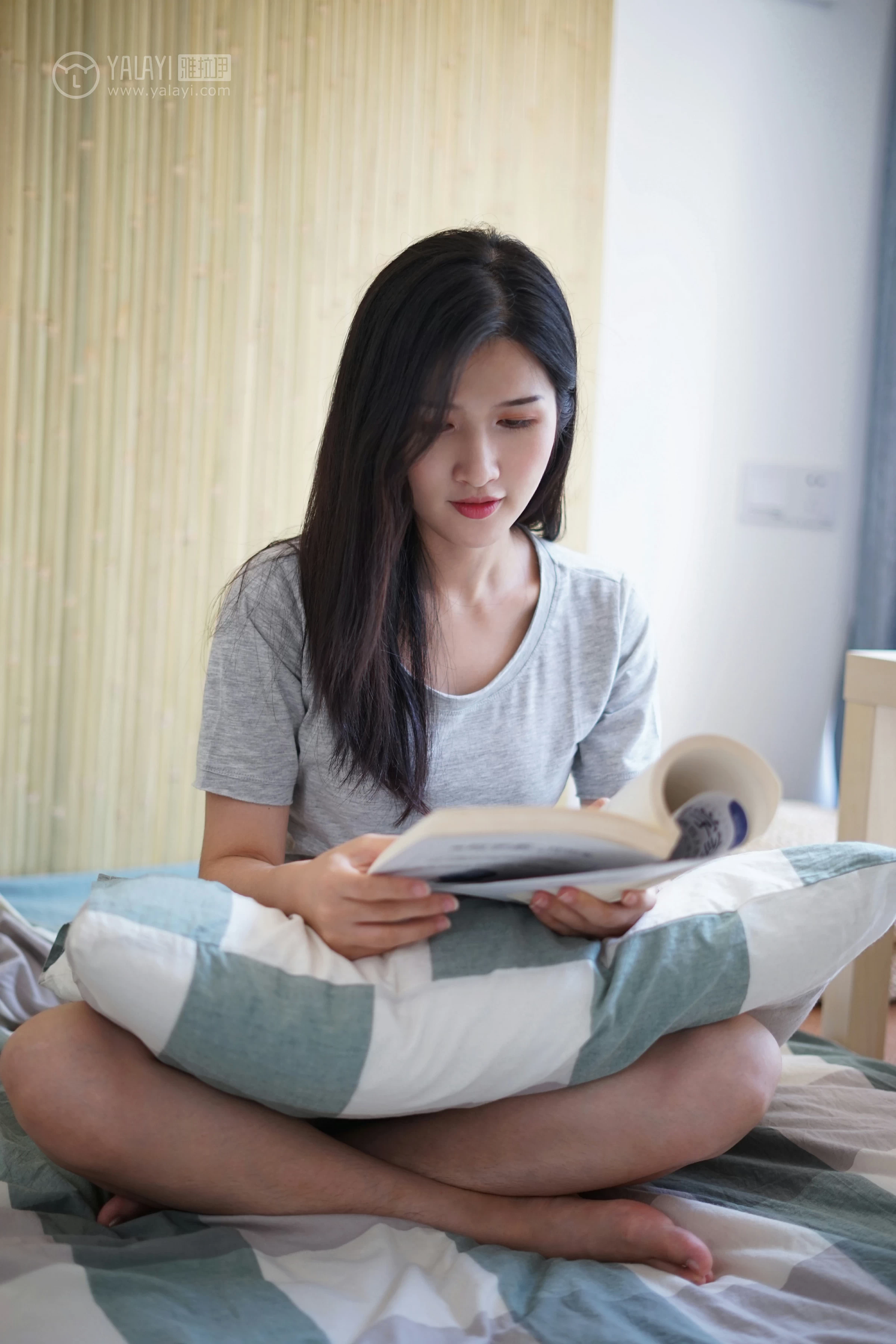 [YALAYI雅拉伊]NO.096 灰色渐白 塔塔 灰色短袖加灰色内衣性感私房写真集第3张