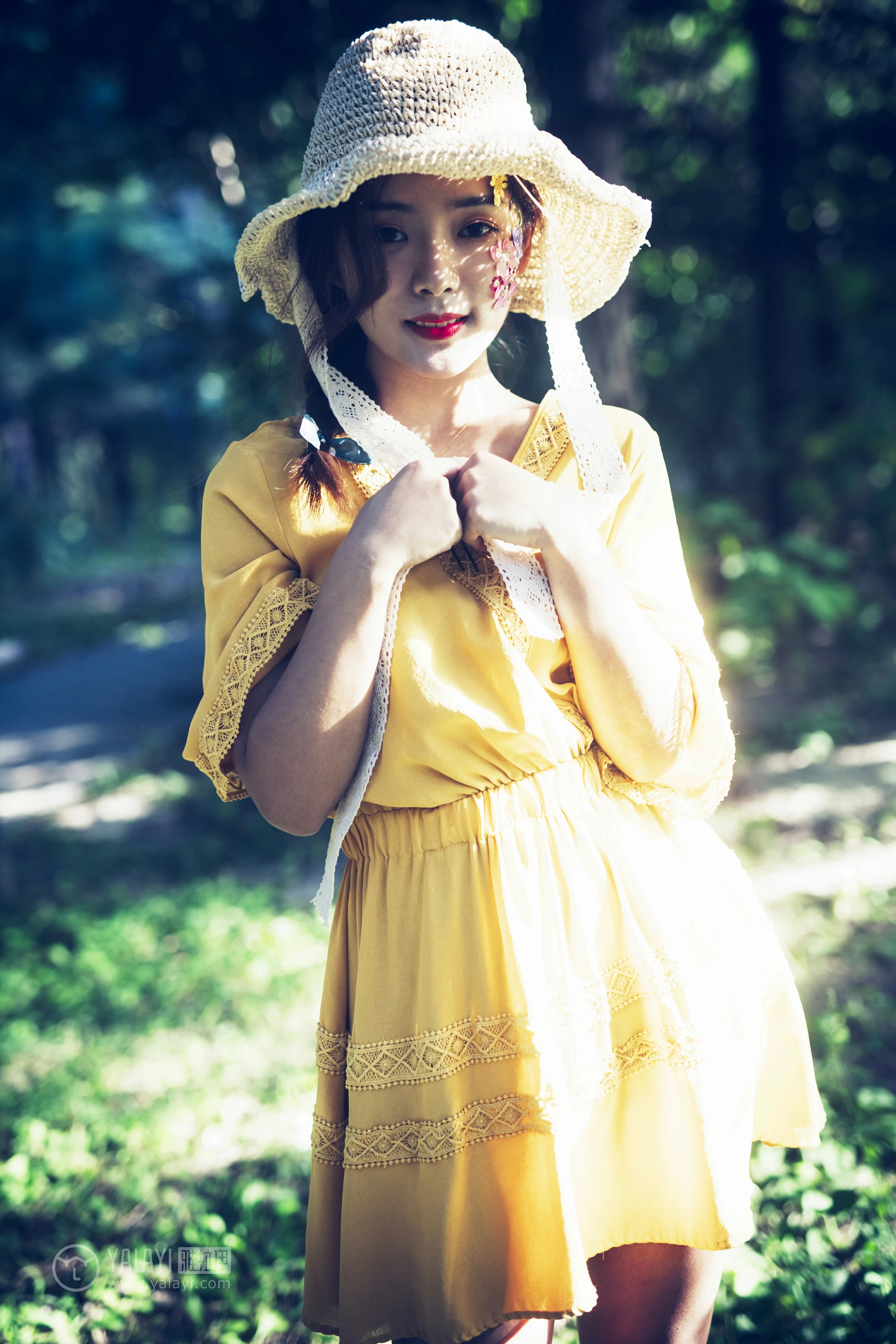 [YALAYI雅拉伊]NO.117 夏日小清新 白日梦 黄色蕾丝连衣裙清纯私房写真集第5张
