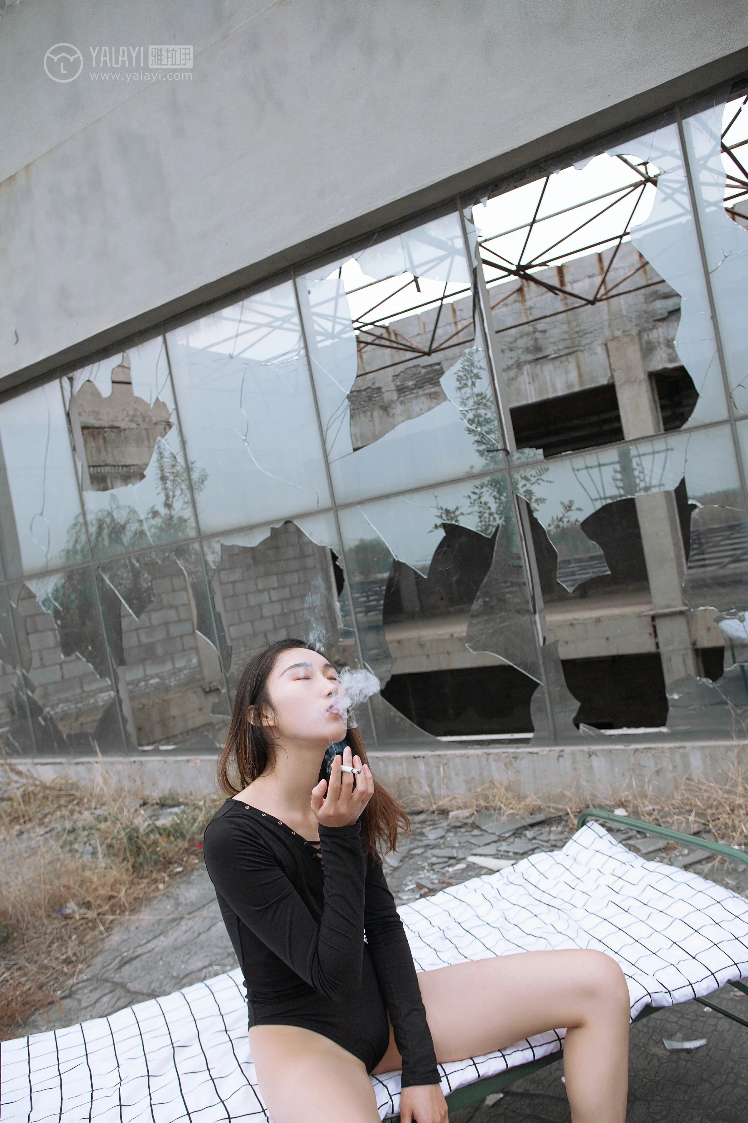 [YALAYI雅拉伊]NO.122 黑色禁地 熏儿 黑色紧身连体衣性感私房写真集第15张