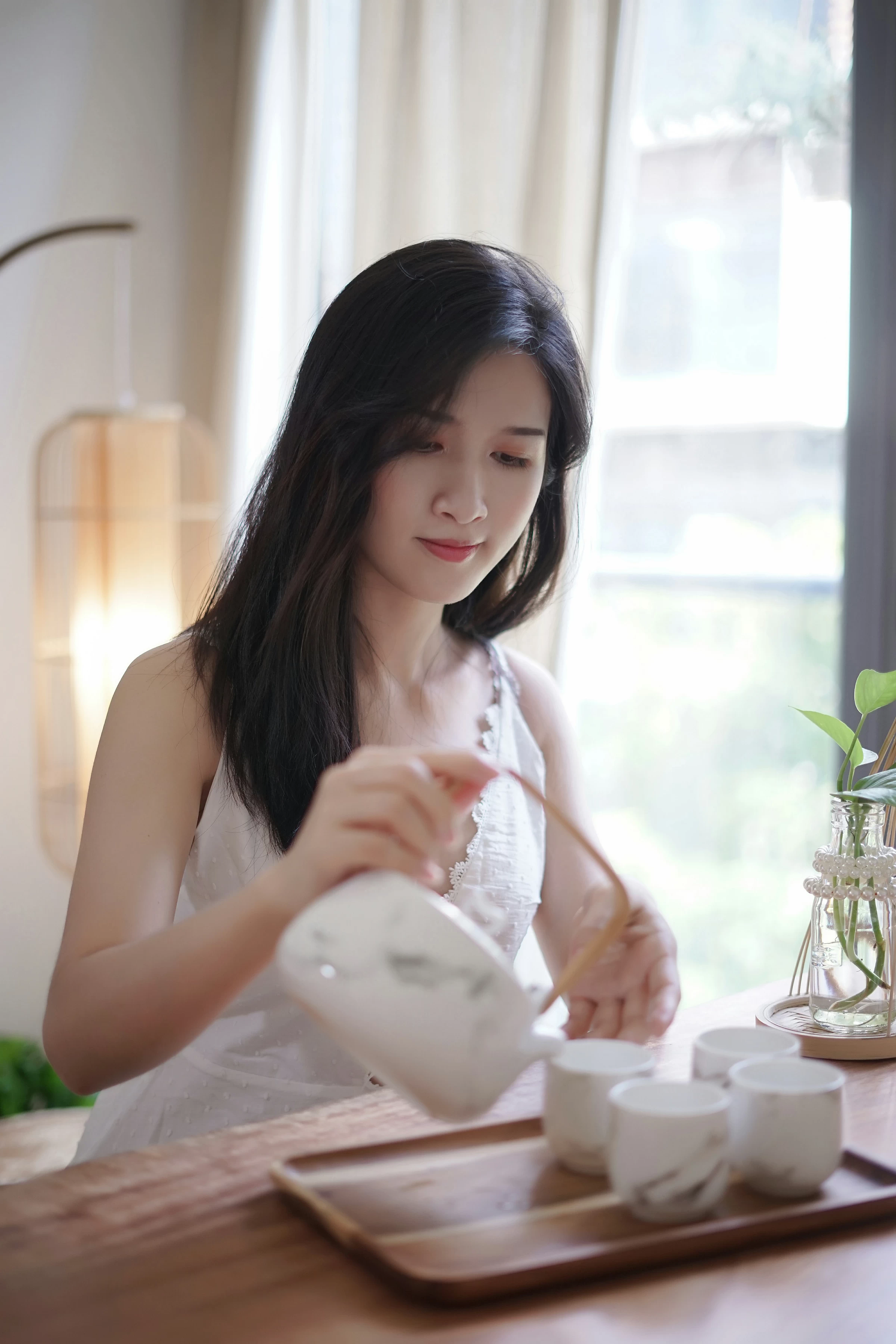 [YALAYI雅拉伊]NO.127 壹日 塔塔 白色吊带睡衣加蕾丝内衣性感私房写真集第5张