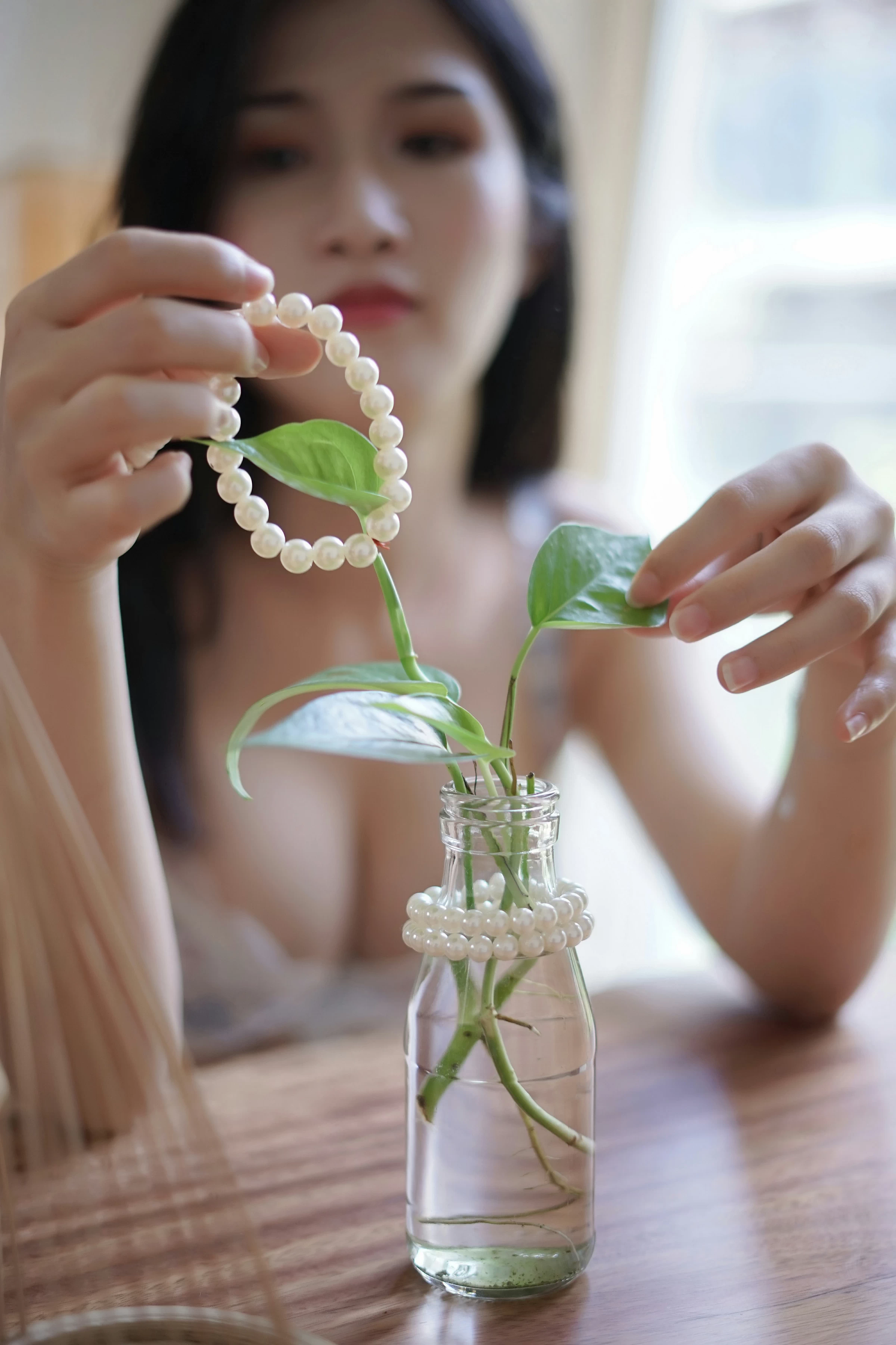 [YALAYI雅拉伊]NO.127 壹日 塔塔 白色吊带睡衣加蕾丝内衣性感私房写真集第7张