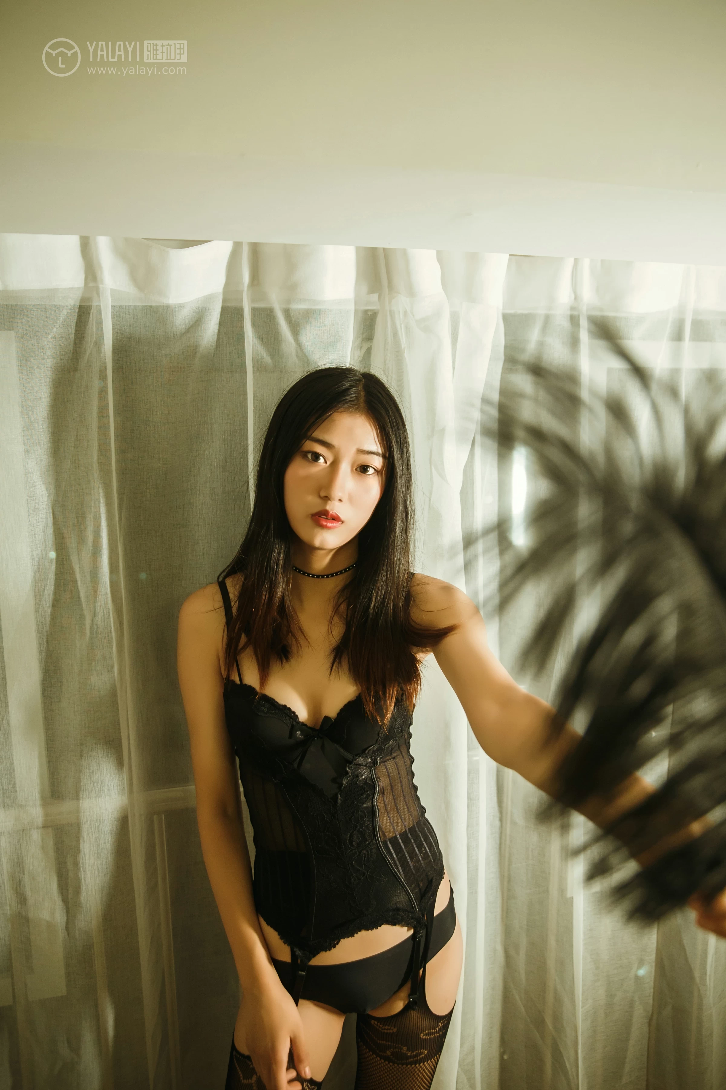 [YALAYI雅拉伊]NO.132 当我看着你的时候 和风 黑色透视塑身内衣加黑色情趣渔网袜性感私房写真集第7张
