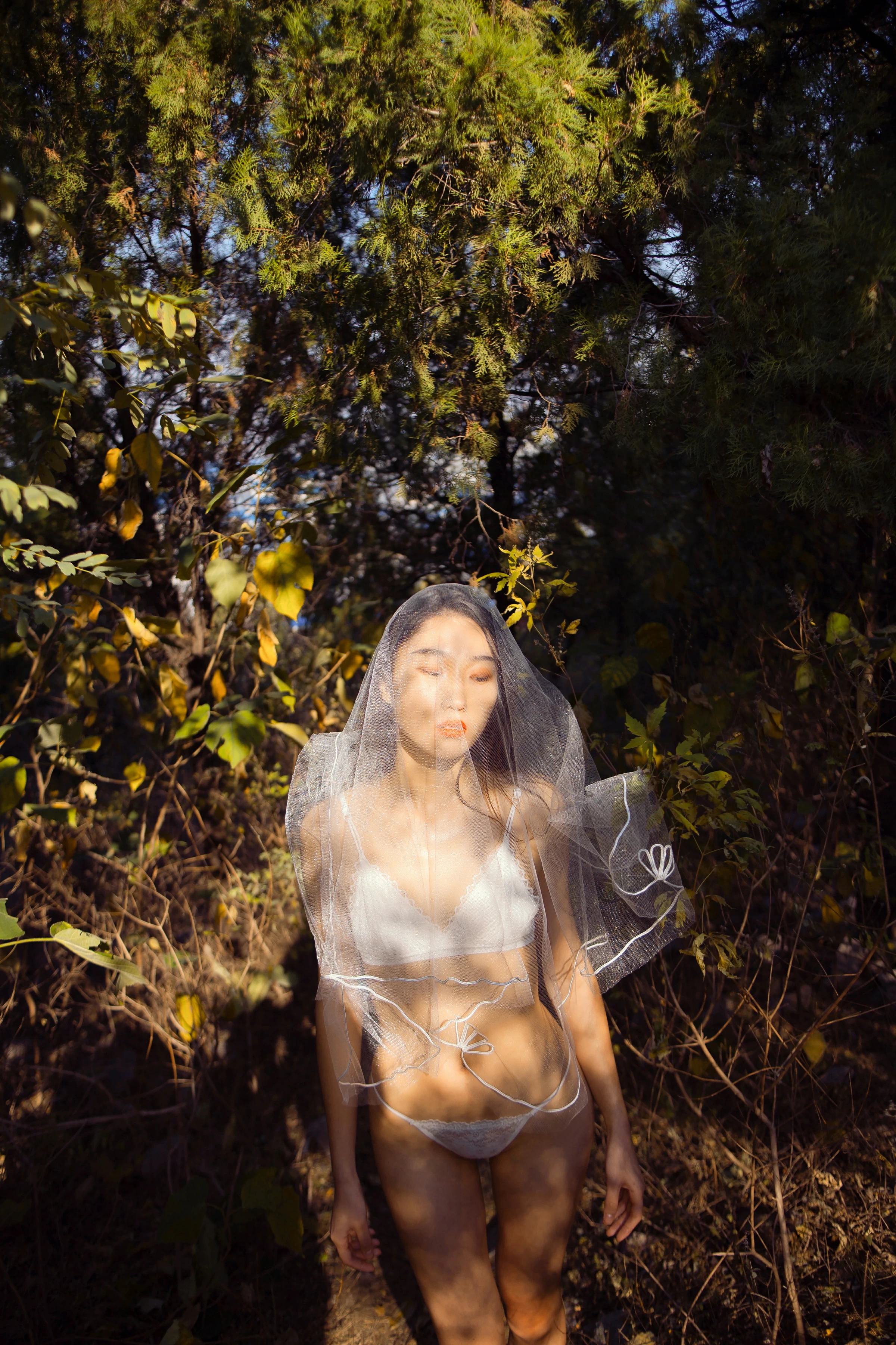 [YALAYI雅拉伊]NO.133 深山原野 熏儿 白色蕾丝内衣性感私房写真集第7张