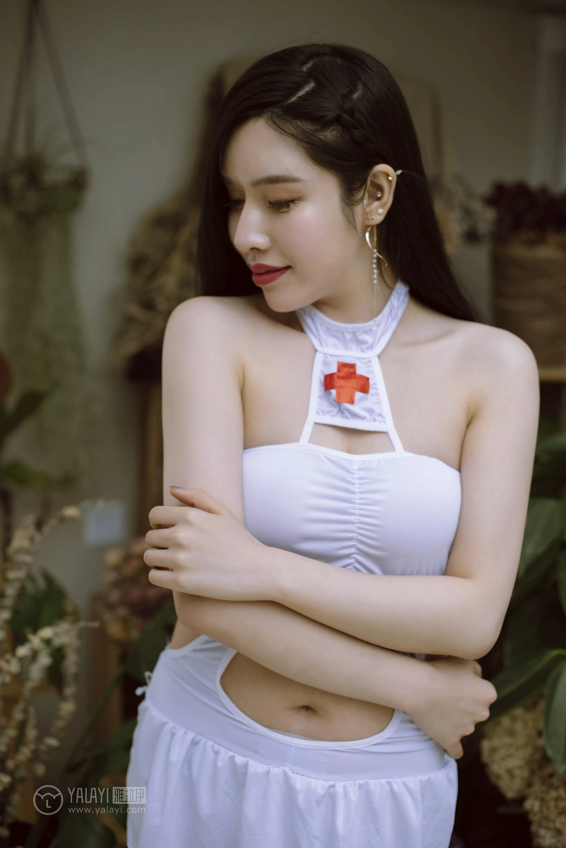 [YALAYI雅拉伊]NO.141 性感护士姐姐 颖莹 白色透视情趣制服内衣私房写真集第11张