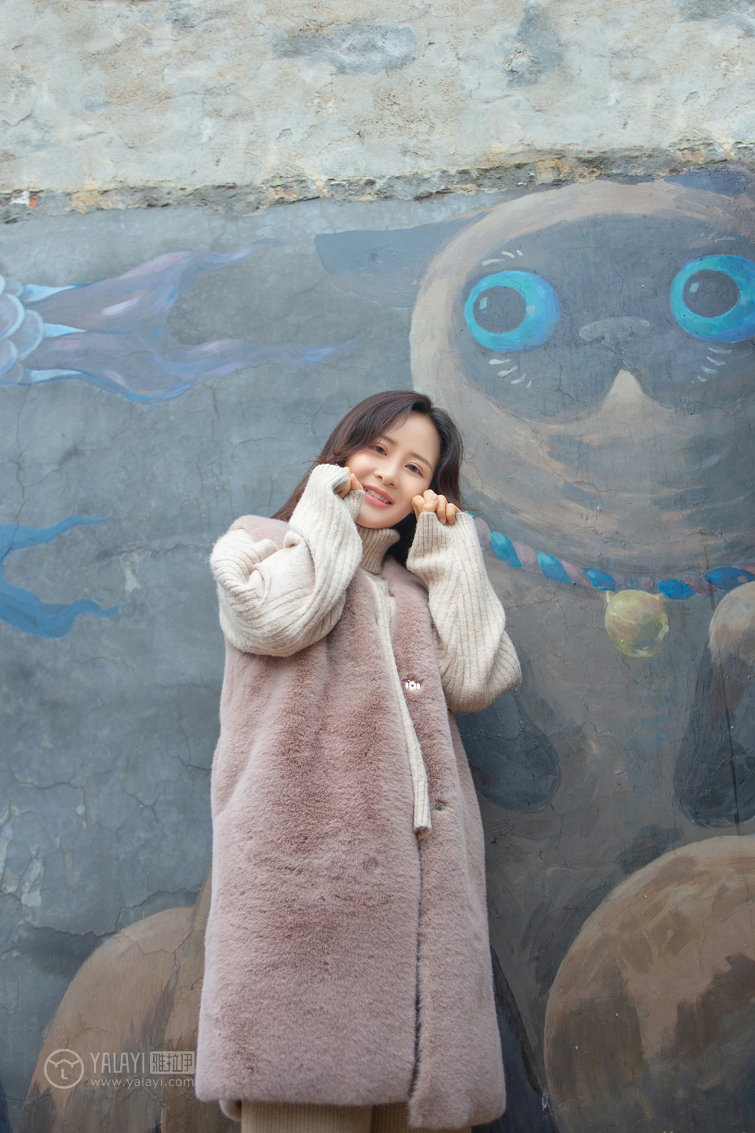 [YALAYI雅拉伊]NO.151 旅行日记 毛毛 米色毛衣加休闲长裤私房写真集第3张