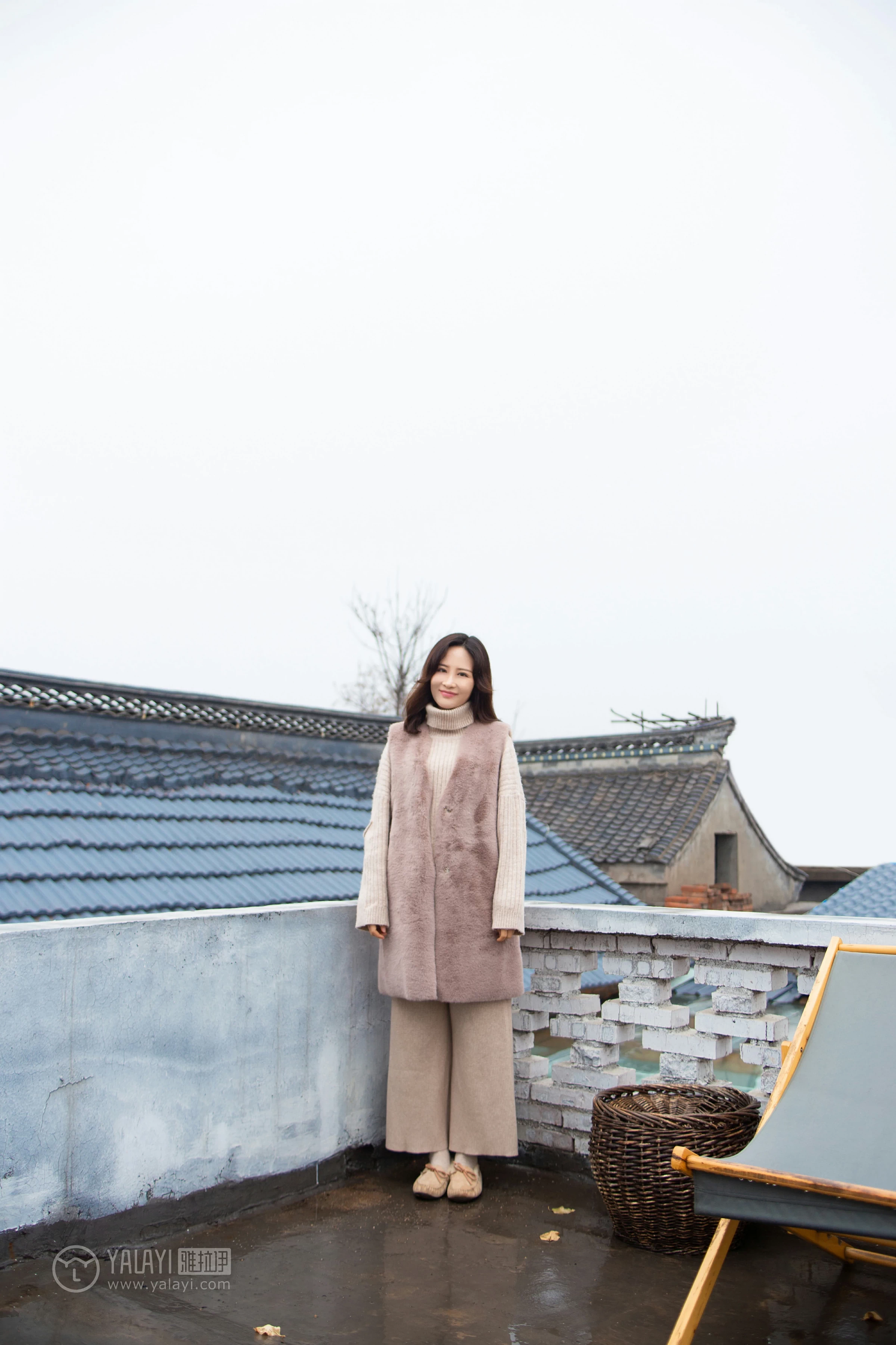 [YALAYI雅拉伊]NO.151 旅行日记 毛毛 米色毛衣加休闲长裤私房写真集第6张
