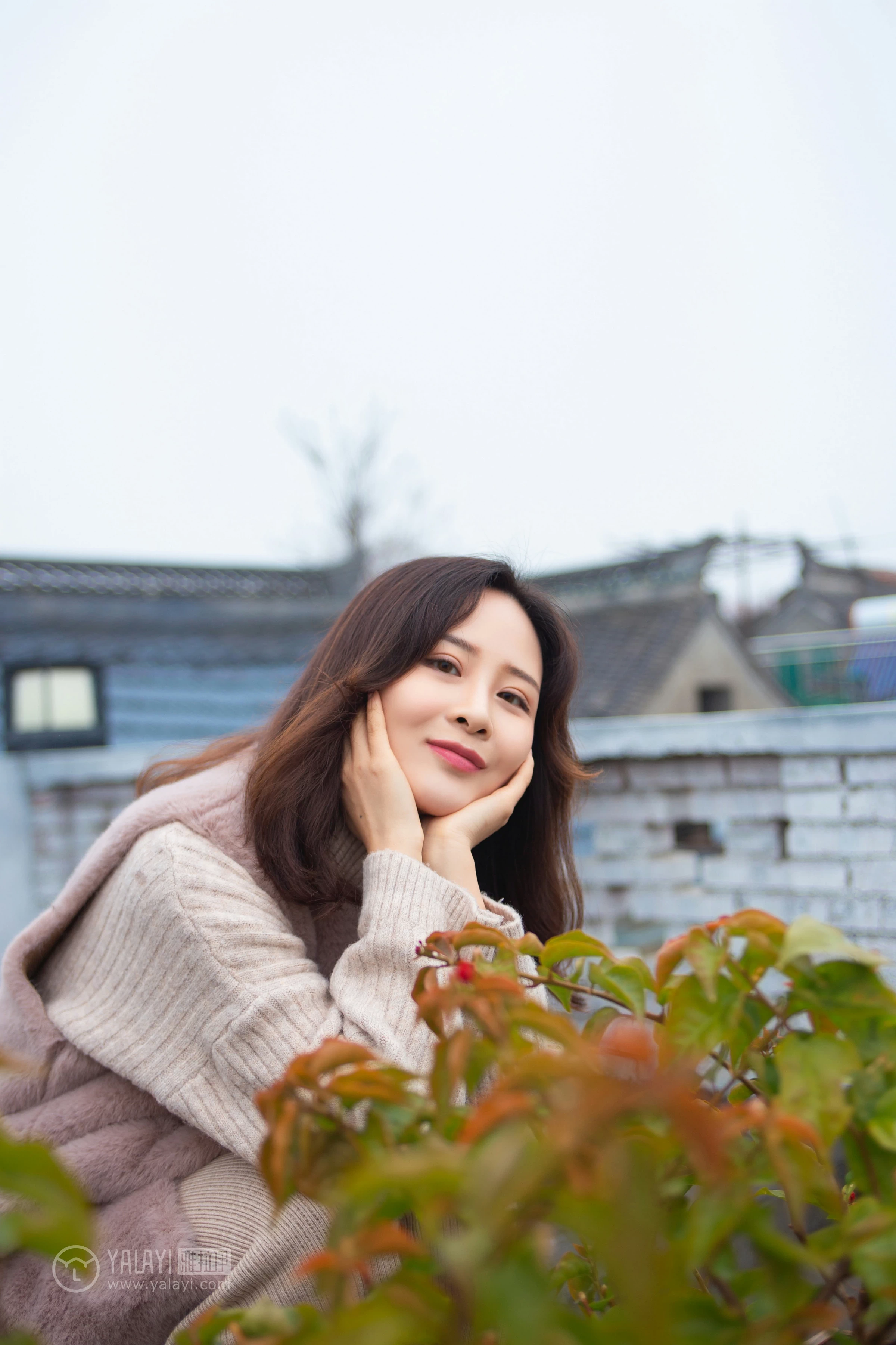 [YALAYI雅拉伊]NO.151 旅行日记 毛毛 米色毛衣加休闲长裤私房写真集第6张