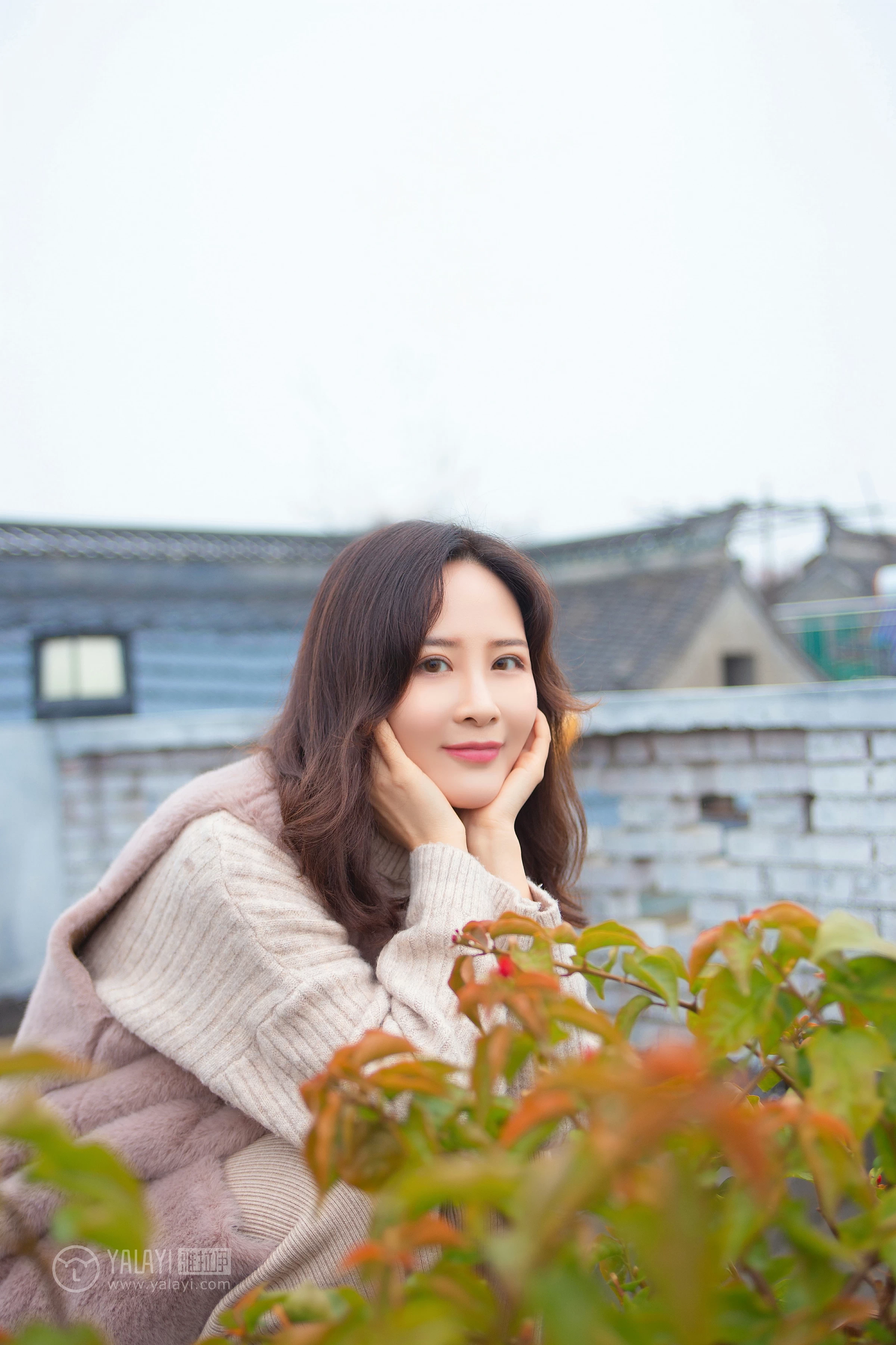 [YALAYI雅拉伊]NO.151 旅行日记 毛毛 米色毛衣加休闲长裤私房写真集第7张