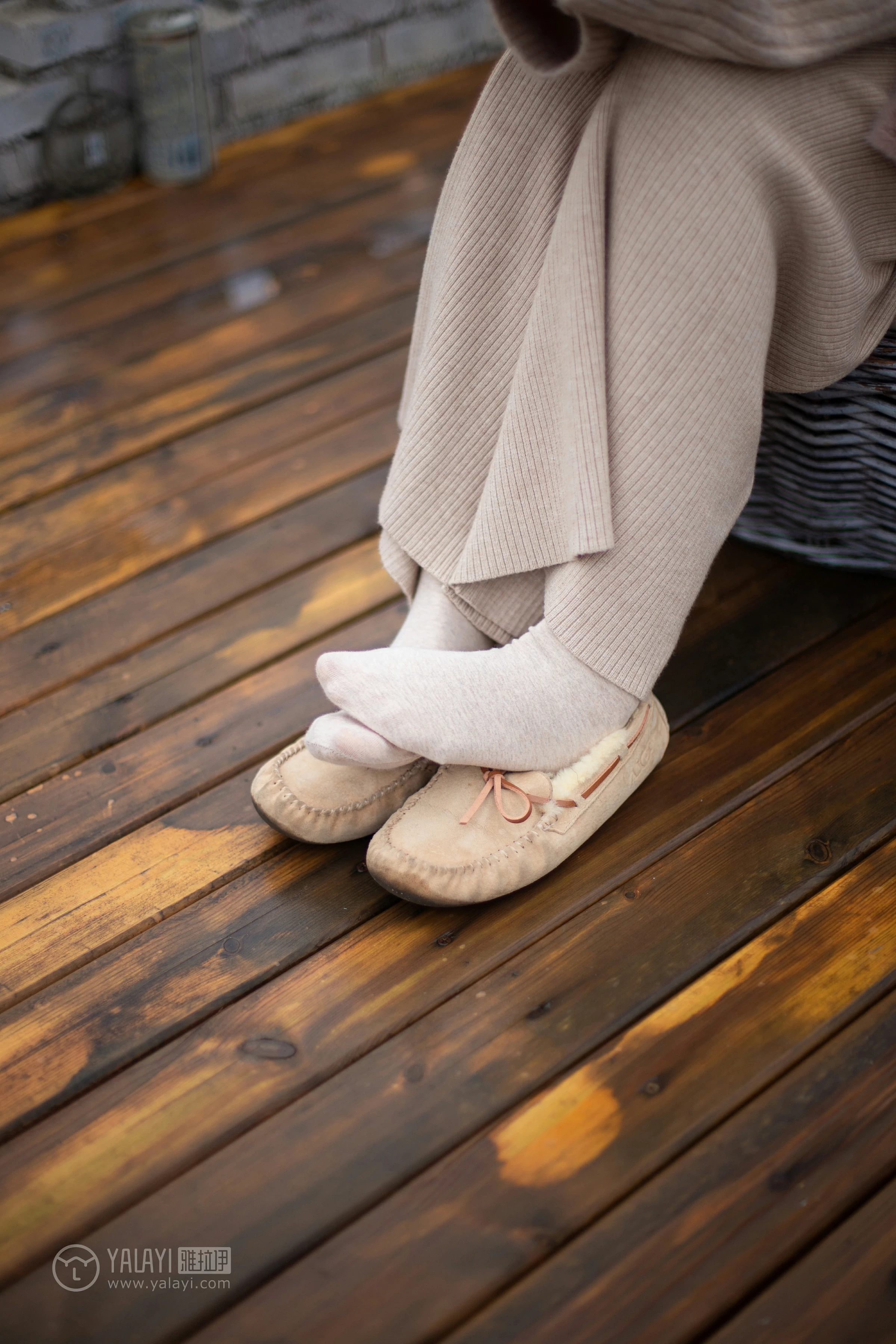 [YALAYI雅拉伊]NO.151 旅行日记 毛毛 米色毛衣加休闲长裤私房写真集第8张
