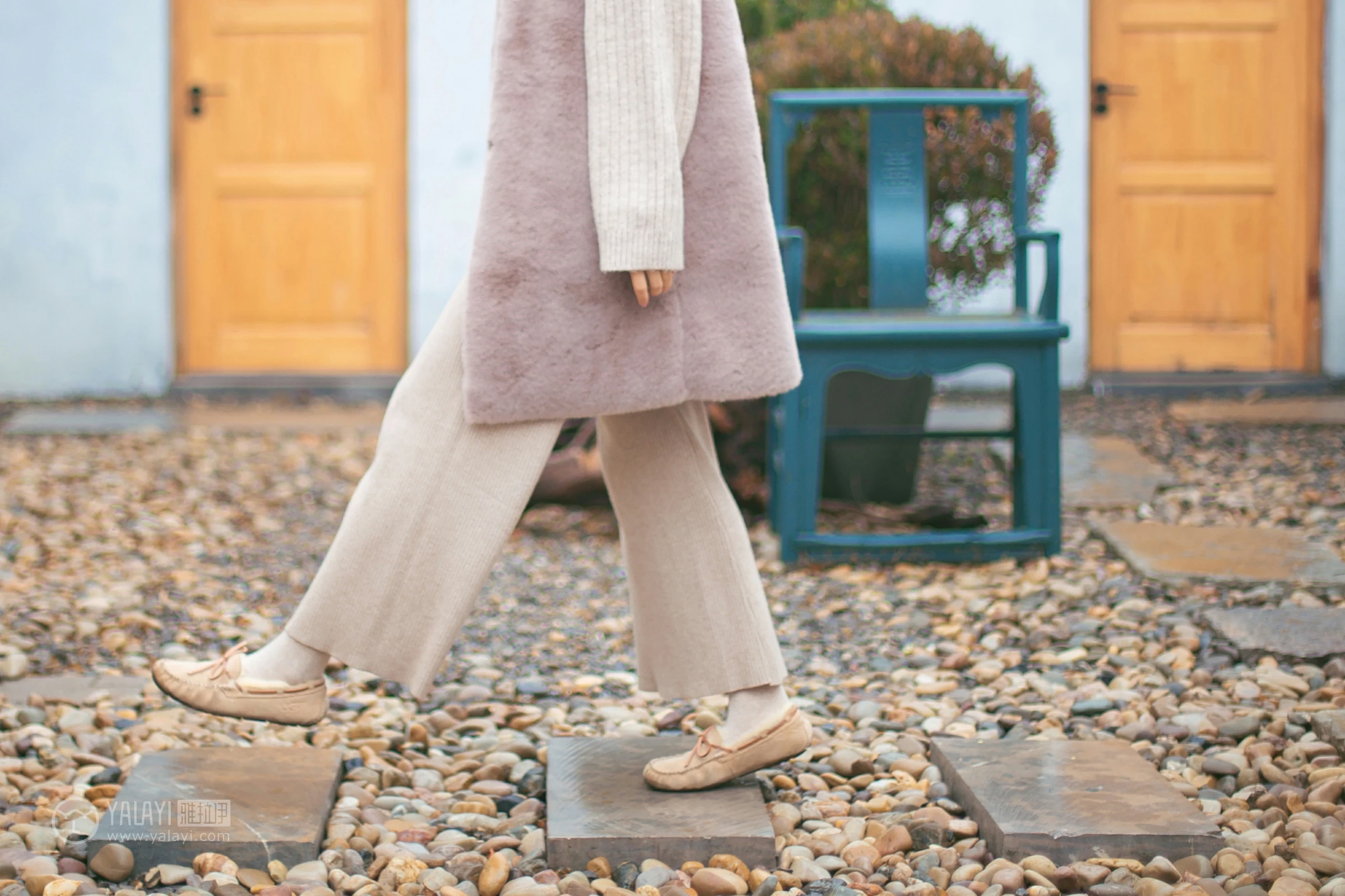[YALAYI雅拉伊]NO.151 旅行日记 毛毛 米色毛衣加休闲长裤私房写真集第14张