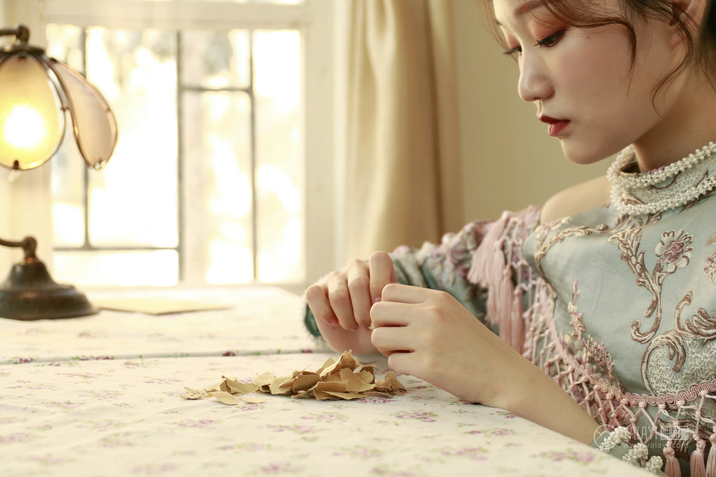 [YALAYI雅拉伊]NO.155 等2 奥莉 吊脖连衣裙 优雅端庄私房写真集第14张