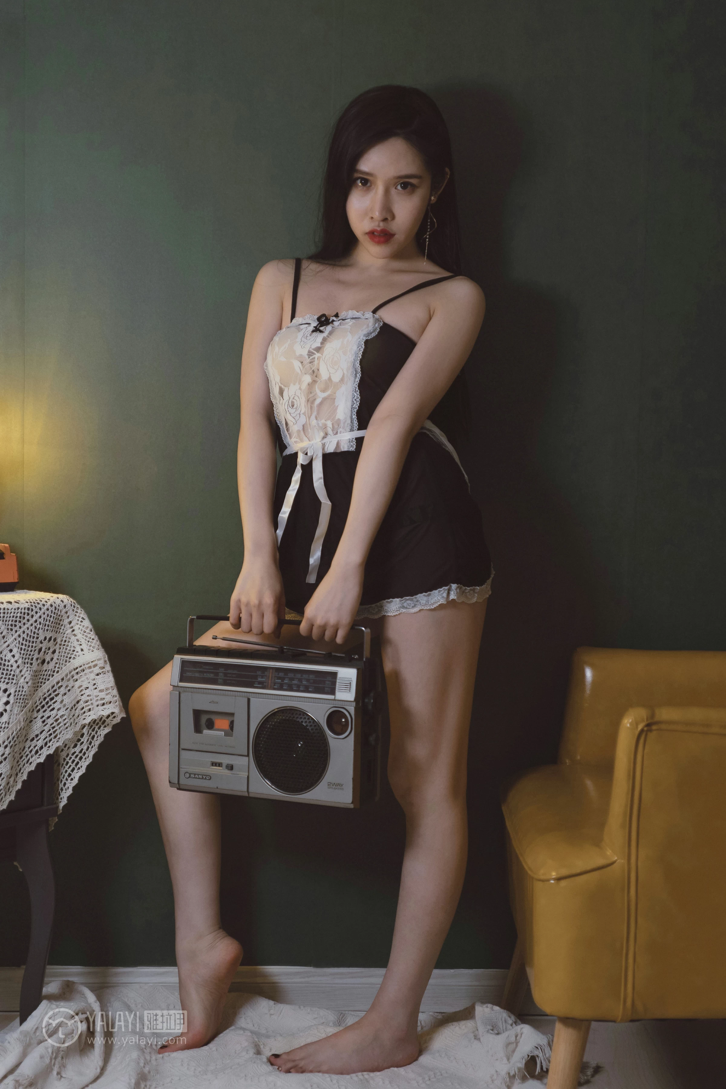 [YALAYI雅拉伊]NO.143 黑咖啡 颖莹 黑色吊带透视女仆制服裙性感私房写真集第7张