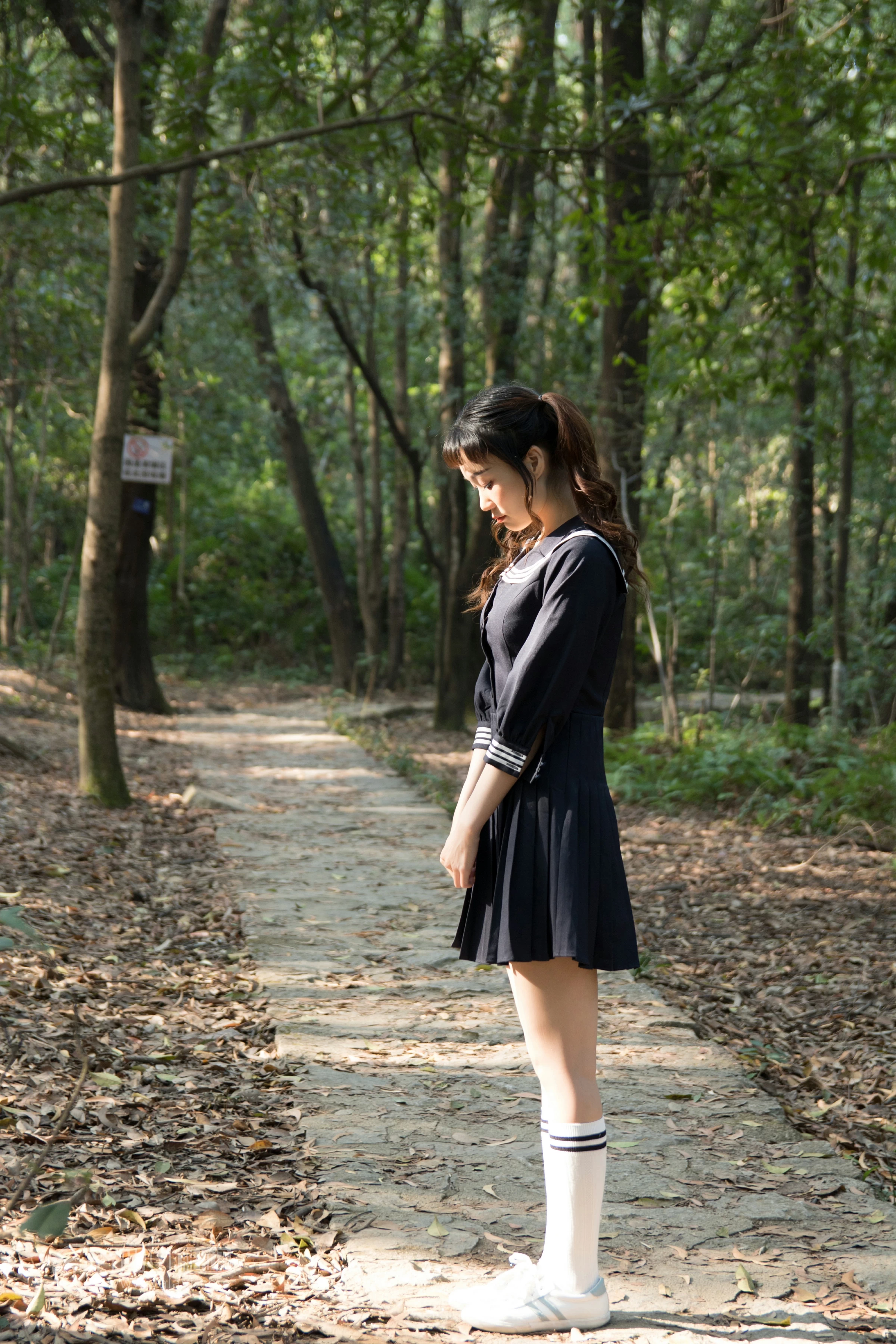 [YALAYI雅拉伊]NO.147 等 奥莉 黑色高中女生制服裙清纯可爱私房写真集第2张