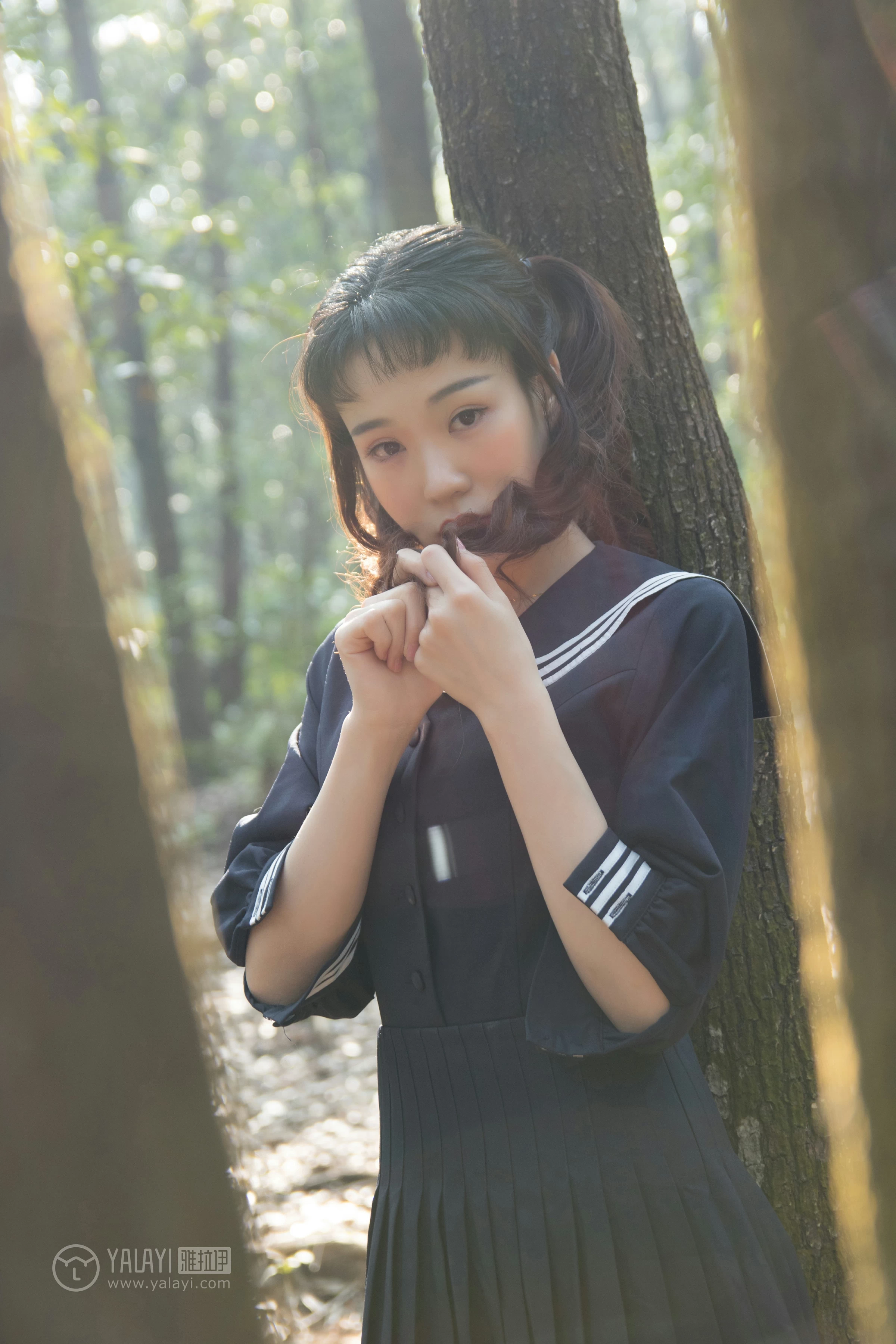 [YALAYI雅拉伊]NO.147 等 奥莉 黑色高中女生制服裙清纯可爱私房写真集第2张