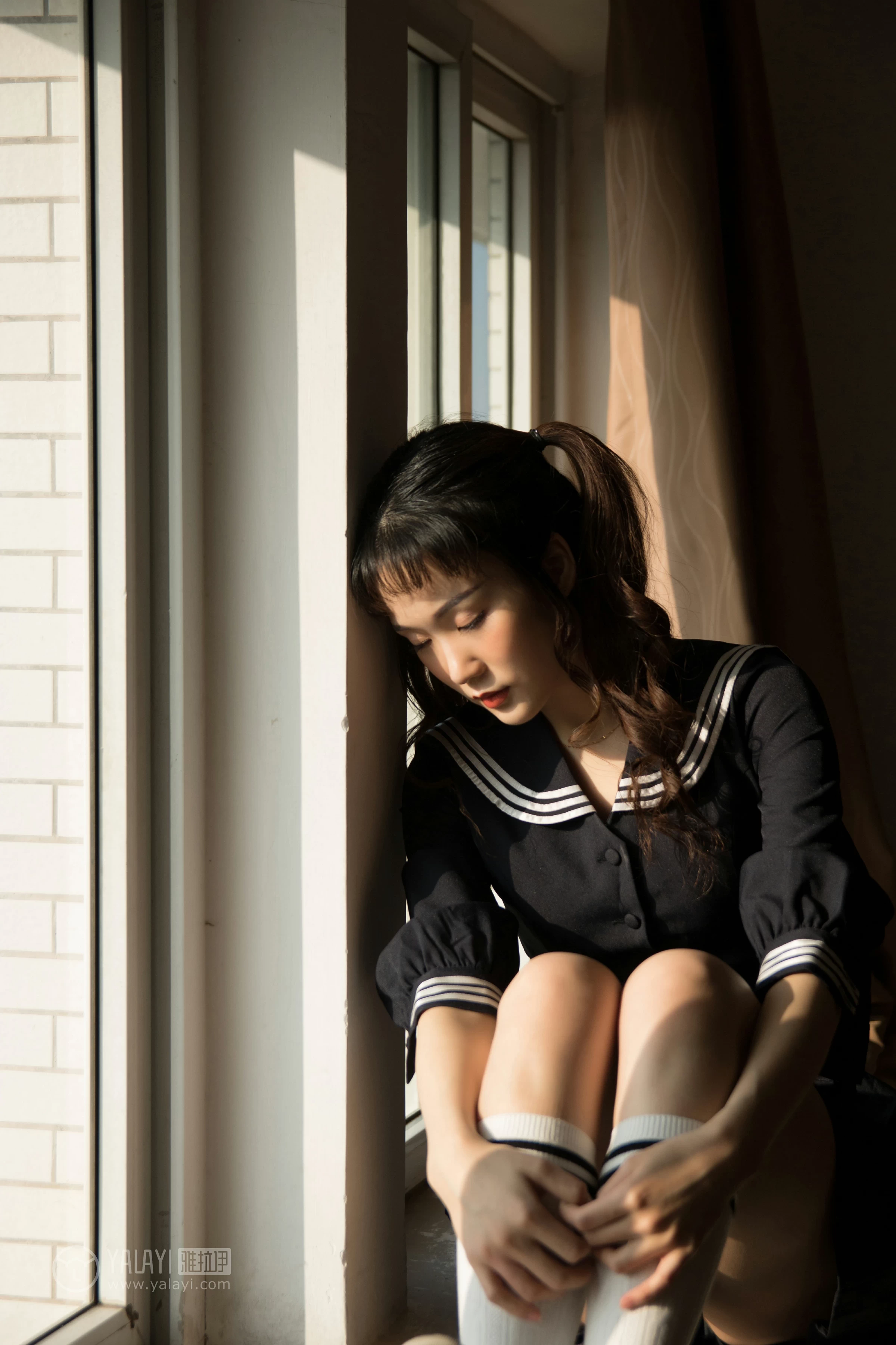 [YALAYI雅拉伊]NO.147 等 奥莉 黑色高中女生制服裙清纯可爱私房写真集第6张