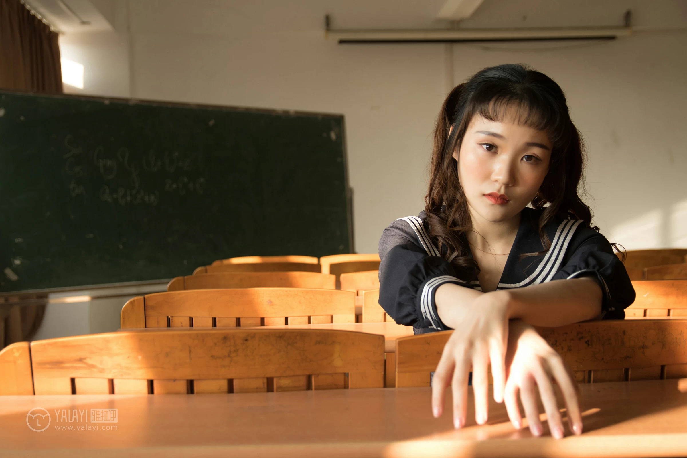 [YALAYI雅拉伊]NO.147 等 奥莉 黑色高中女生制服裙清纯可爱私房写真集第7张