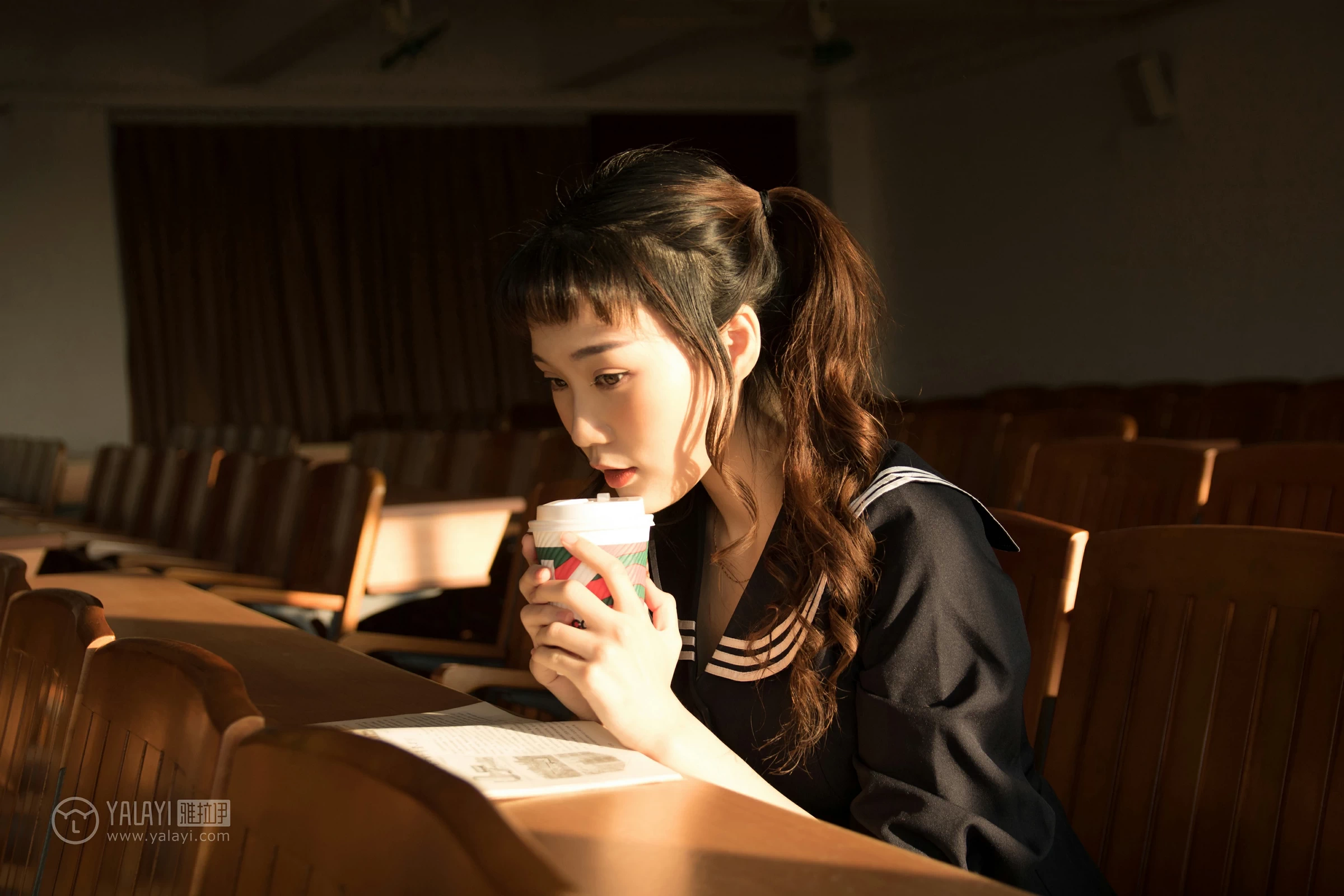 [YALAYI雅拉伊]NO.147 等 奥莉 黑色高中女生制服裙清纯可爱私房写真集第12张