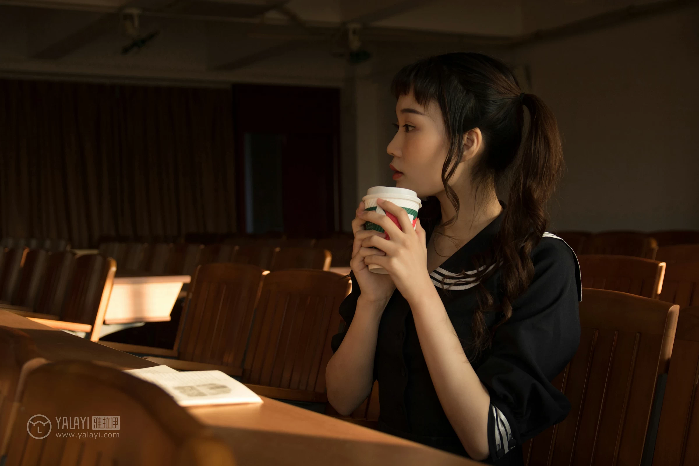 [YALAYI雅拉伊]NO.147 等 奥莉 黑色高中女生制服裙清纯可爱私房写真集第12张