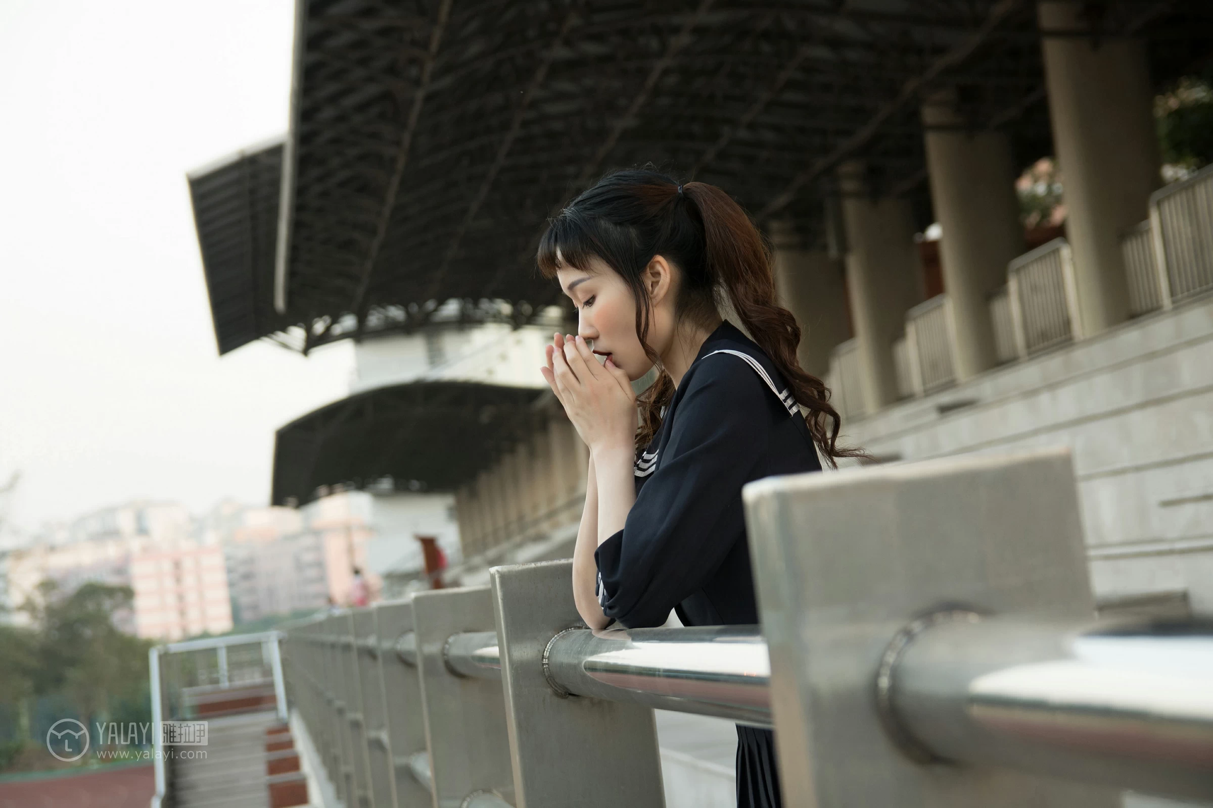 [YALAYI雅拉伊]NO.147 等 奥莉 黑色高中女生制服裙清纯可爱私房写真集第18张