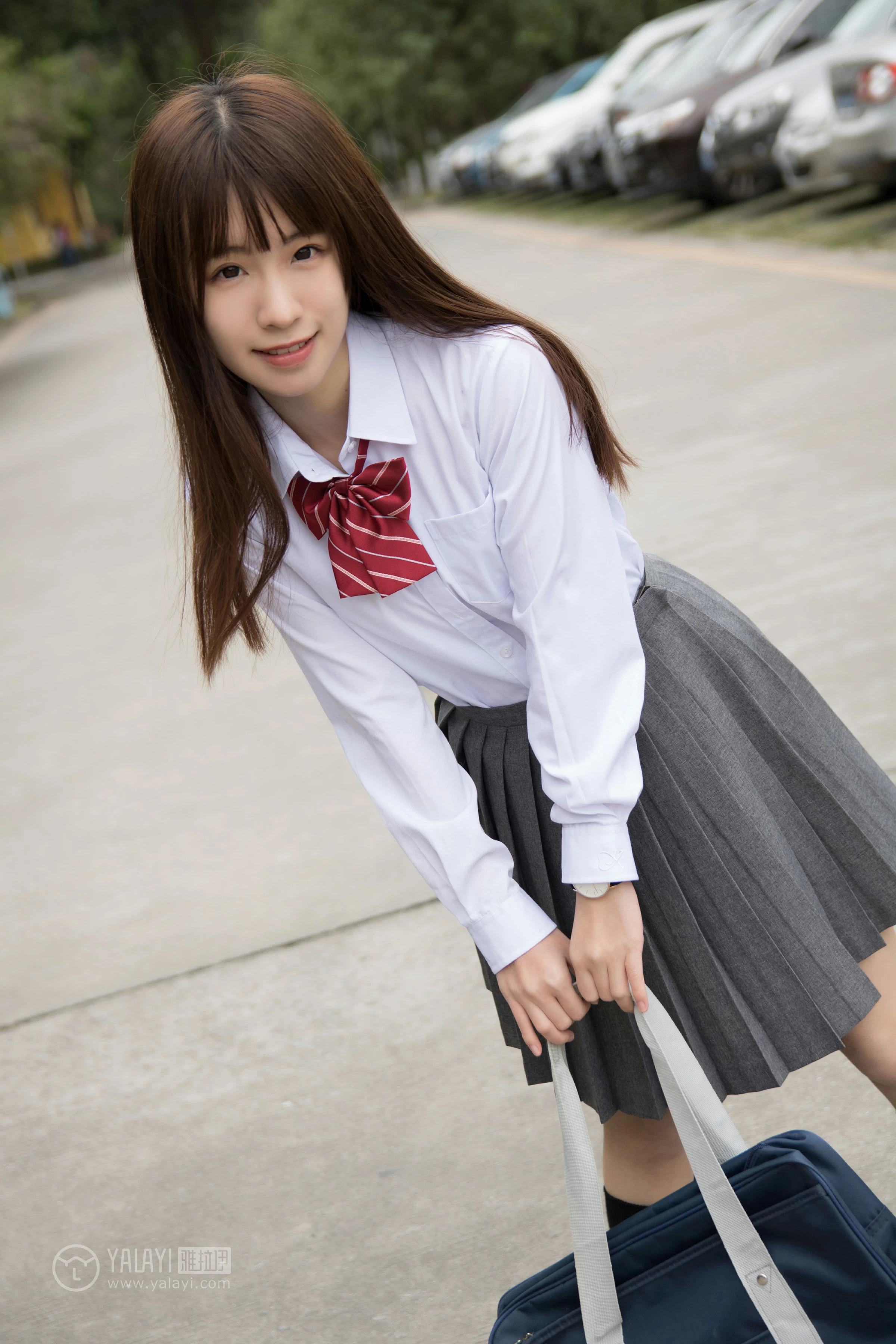 [YALAYI雅拉伊]NO.148 青春的梦 Toki 高中女生制服 白色衬衫加灰色短裙清纯可爱私房写真集第7张