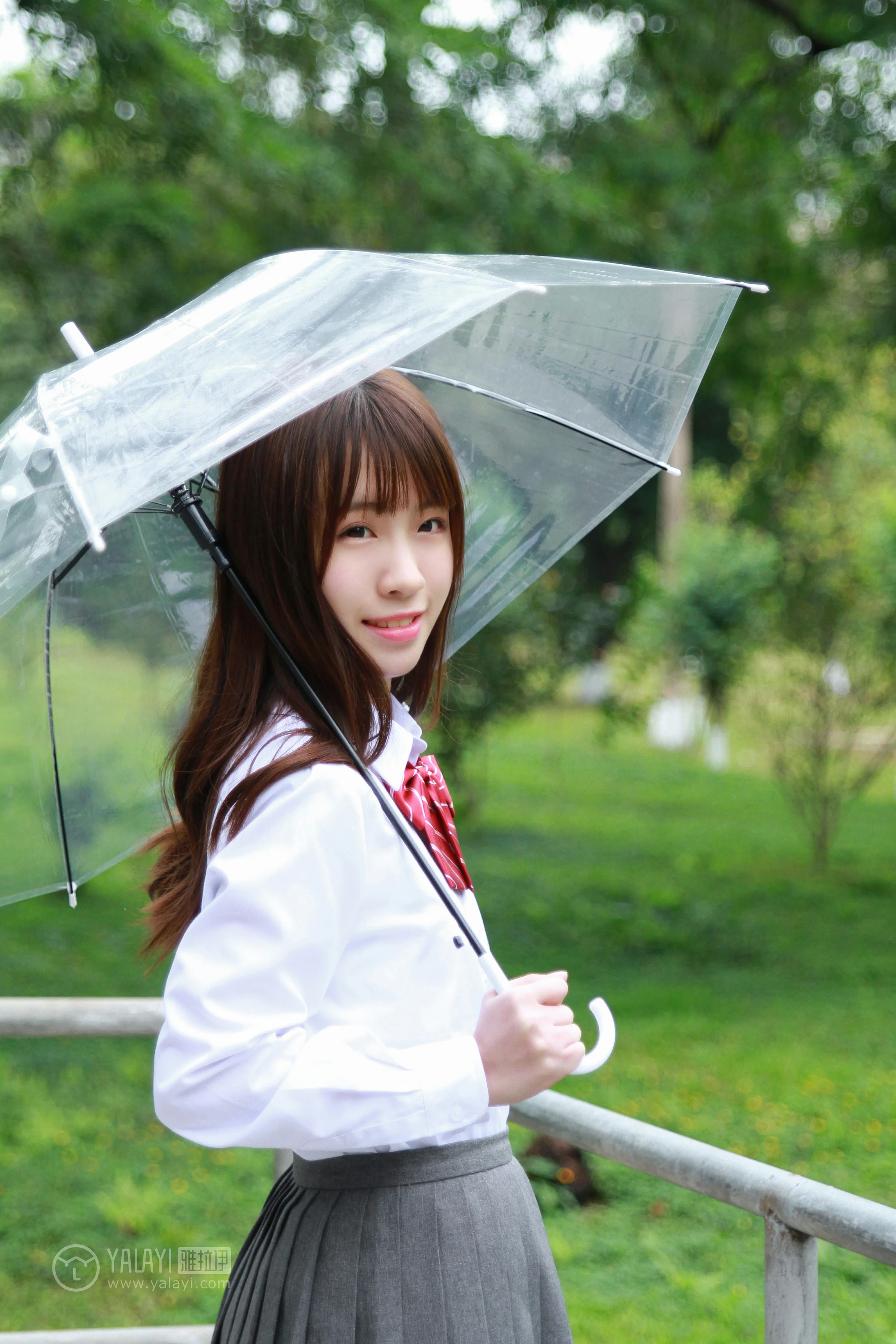 [YALAYI雅拉伊]NO.148 青春的梦 Toki 高中女生制服 白色衬衫加灰色短裙清纯可爱私房写真集第12张