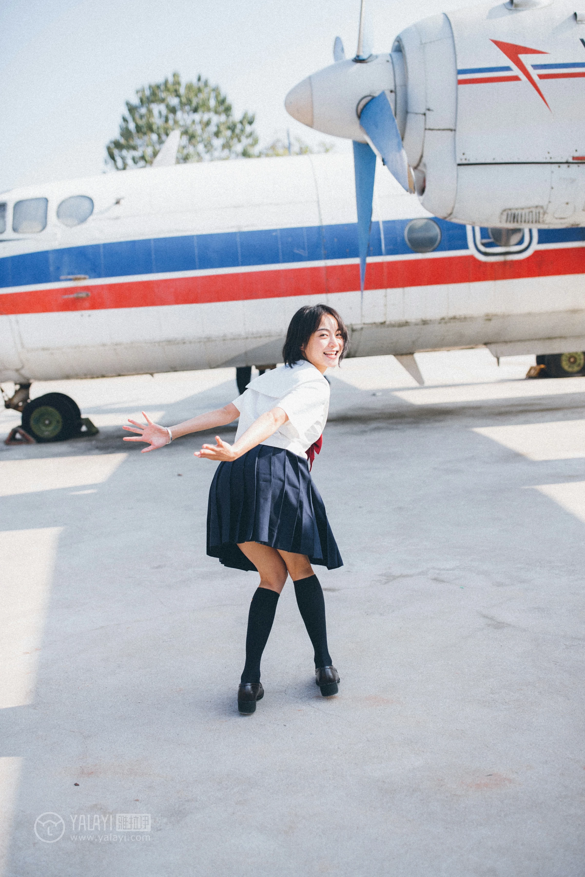 [YALAYI雅拉伊]NO.156 带我走带我飞 米粒米粒 高中女生制服与短裙私房写真集第4张