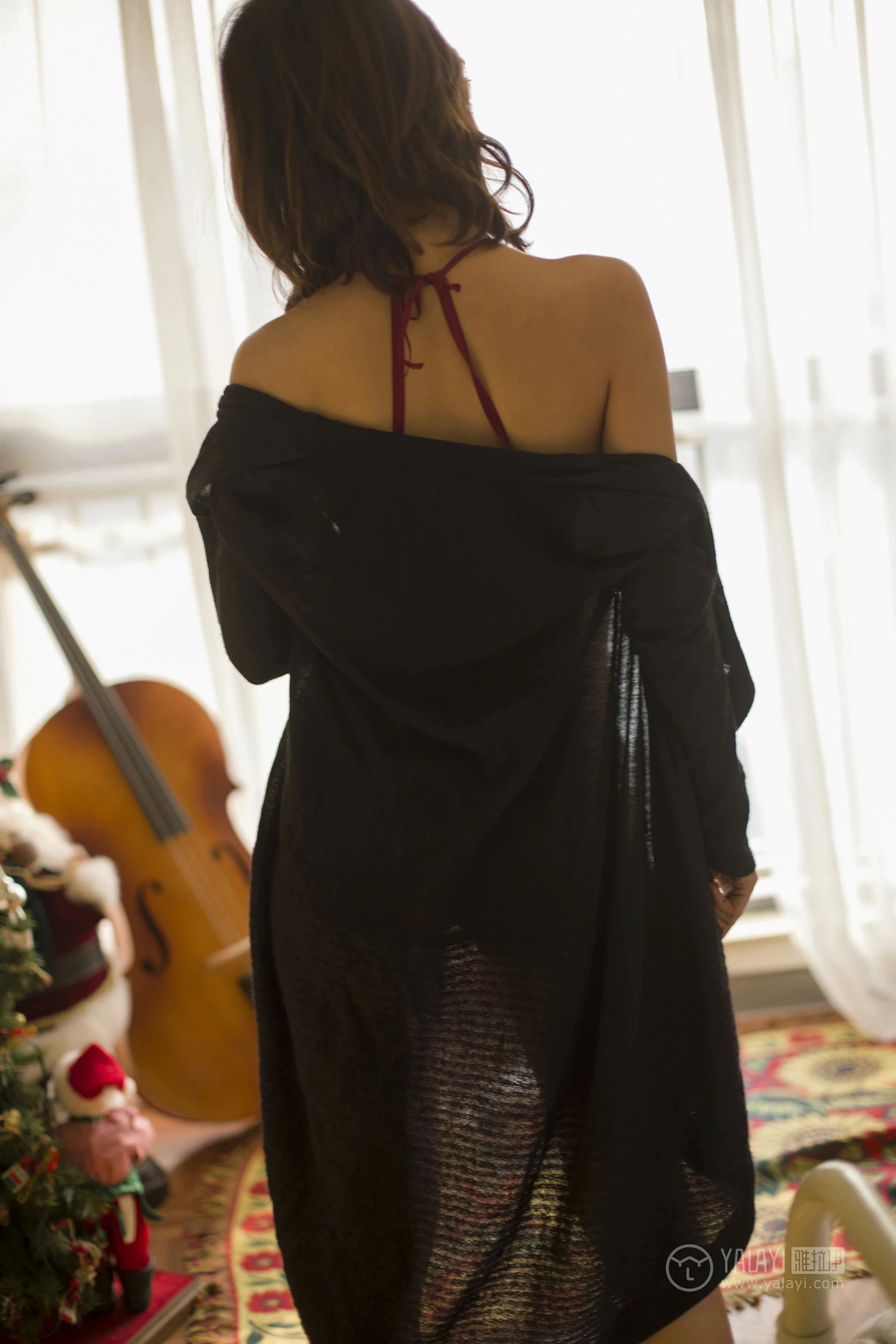 [YALAYI雅拉伊]NO.159 亦幻亦真 佳佳 红色蕾丝内衣与性感比基尼泳装私房写真集第4张