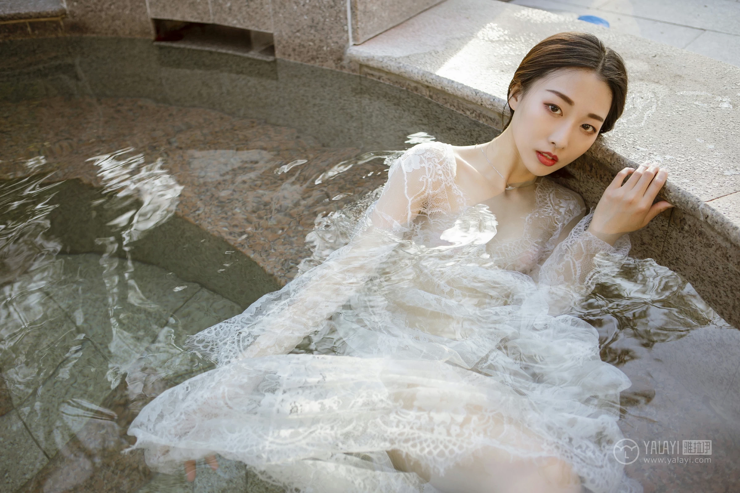 [YALAYI雅拉伊]NO.161 隐隐的柔情 佳佳 白色透视镂空连衣裙性感私房写真集第6张