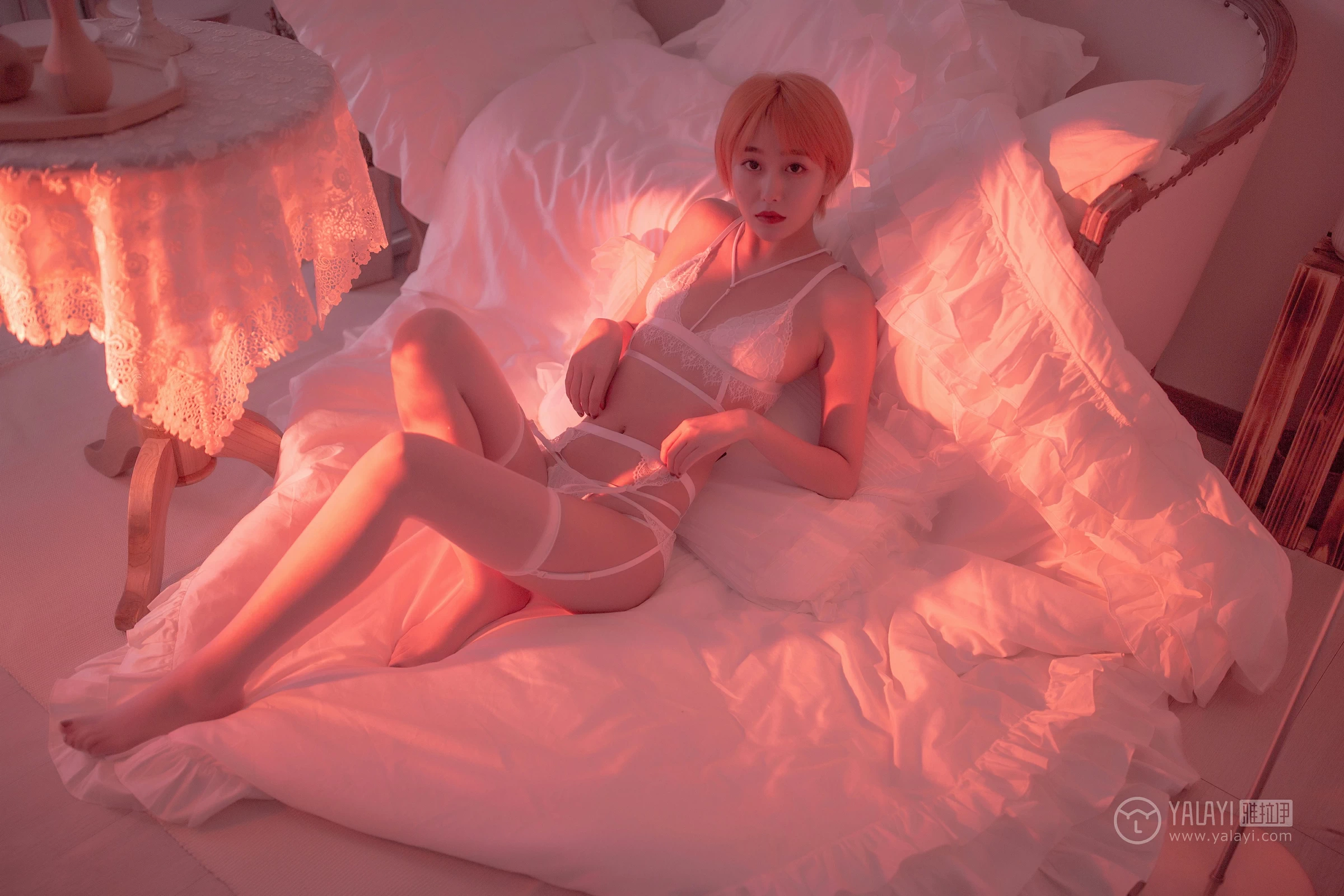 [YALAYI雅拉伊]NO.162 轻奢主义 静静 白色蕾丝情趣内衣加白色丝袜美腿性感私房写真集第10张