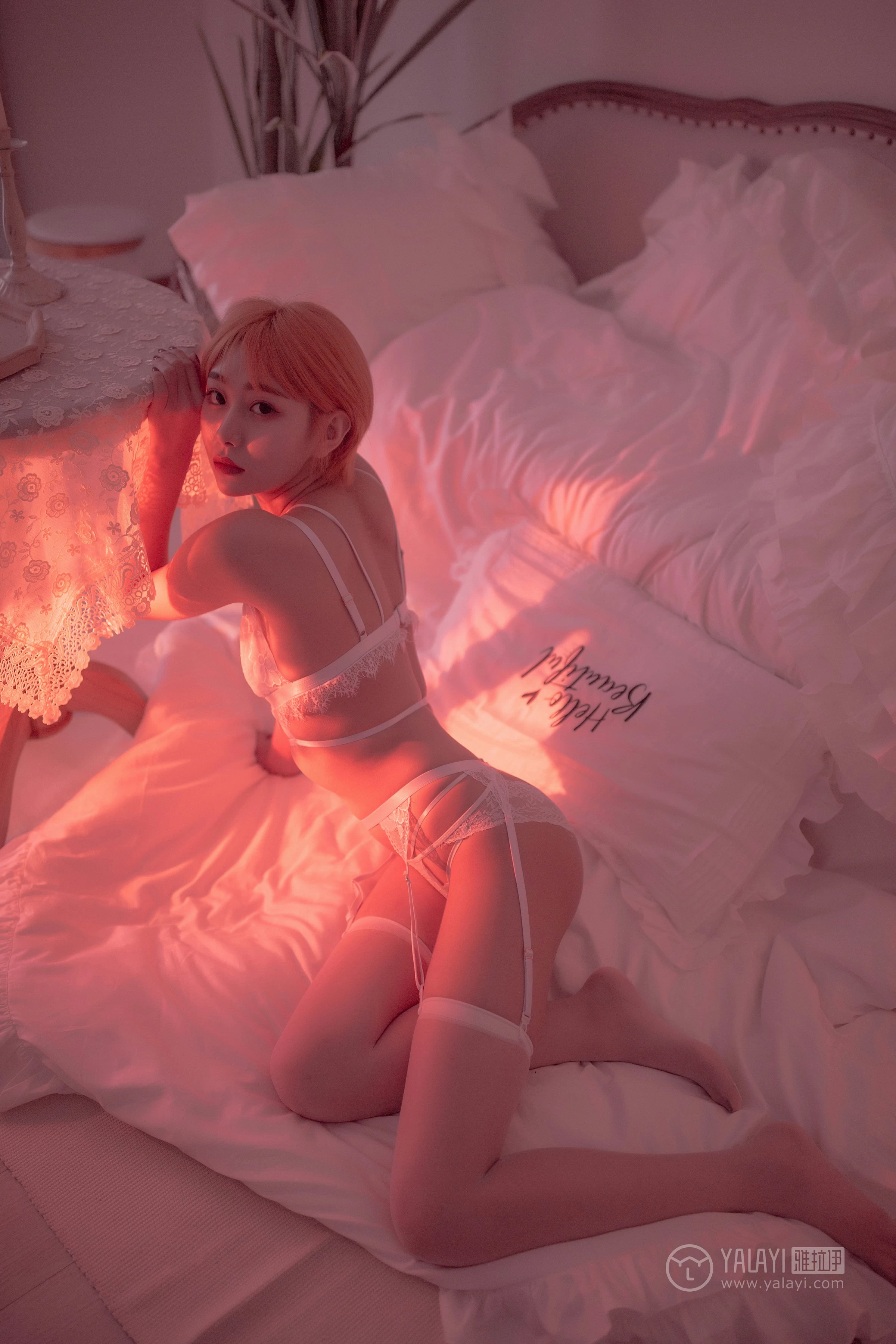 [YALAYI雅拉伊]NO.162 轻奢主义 静静 白色蕾丝情趣内衣加白色丝袜美腿性感私房写真集第10张